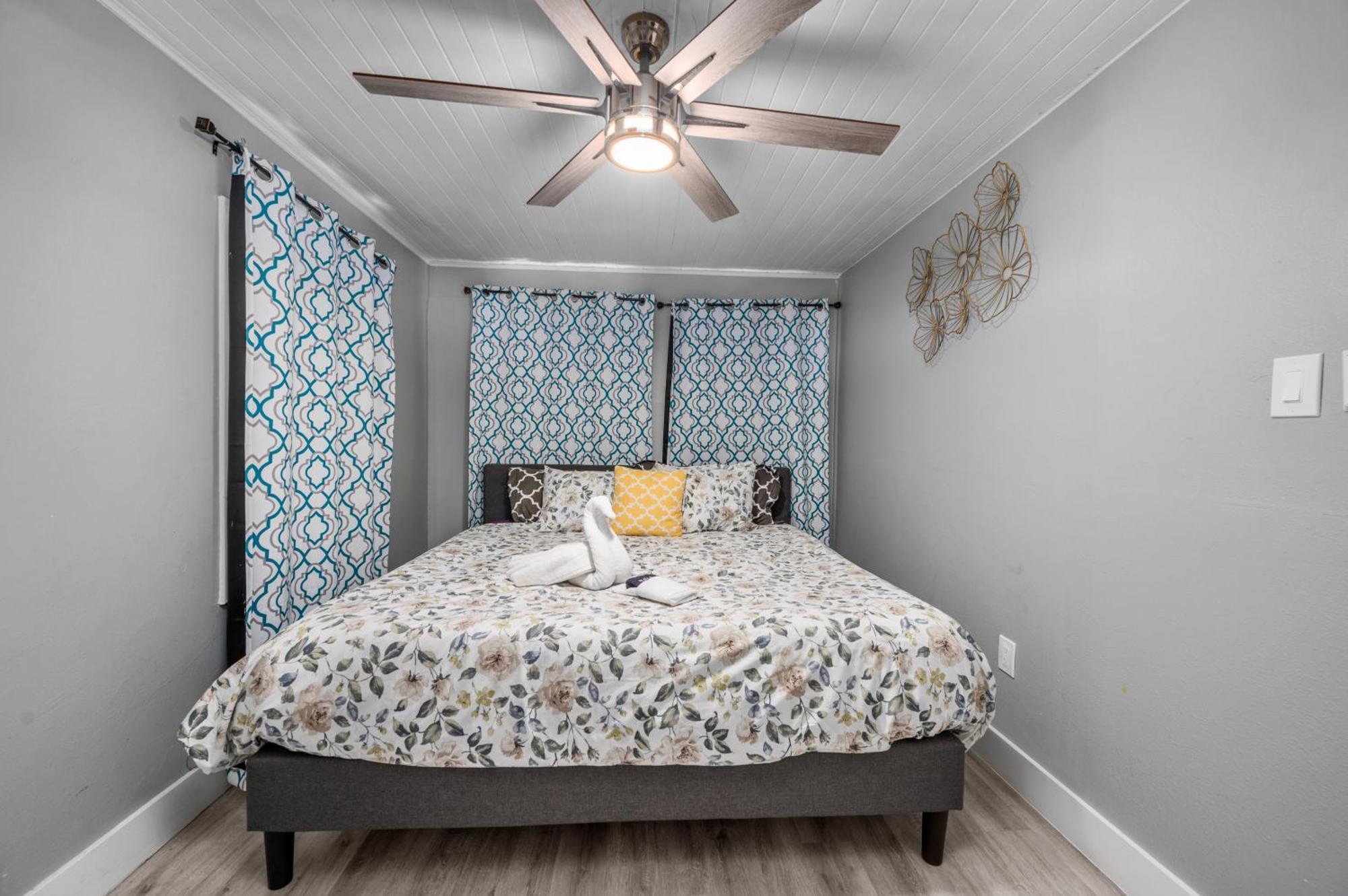 Apartment Modern & Spacious 3br Retreat On Prime Location