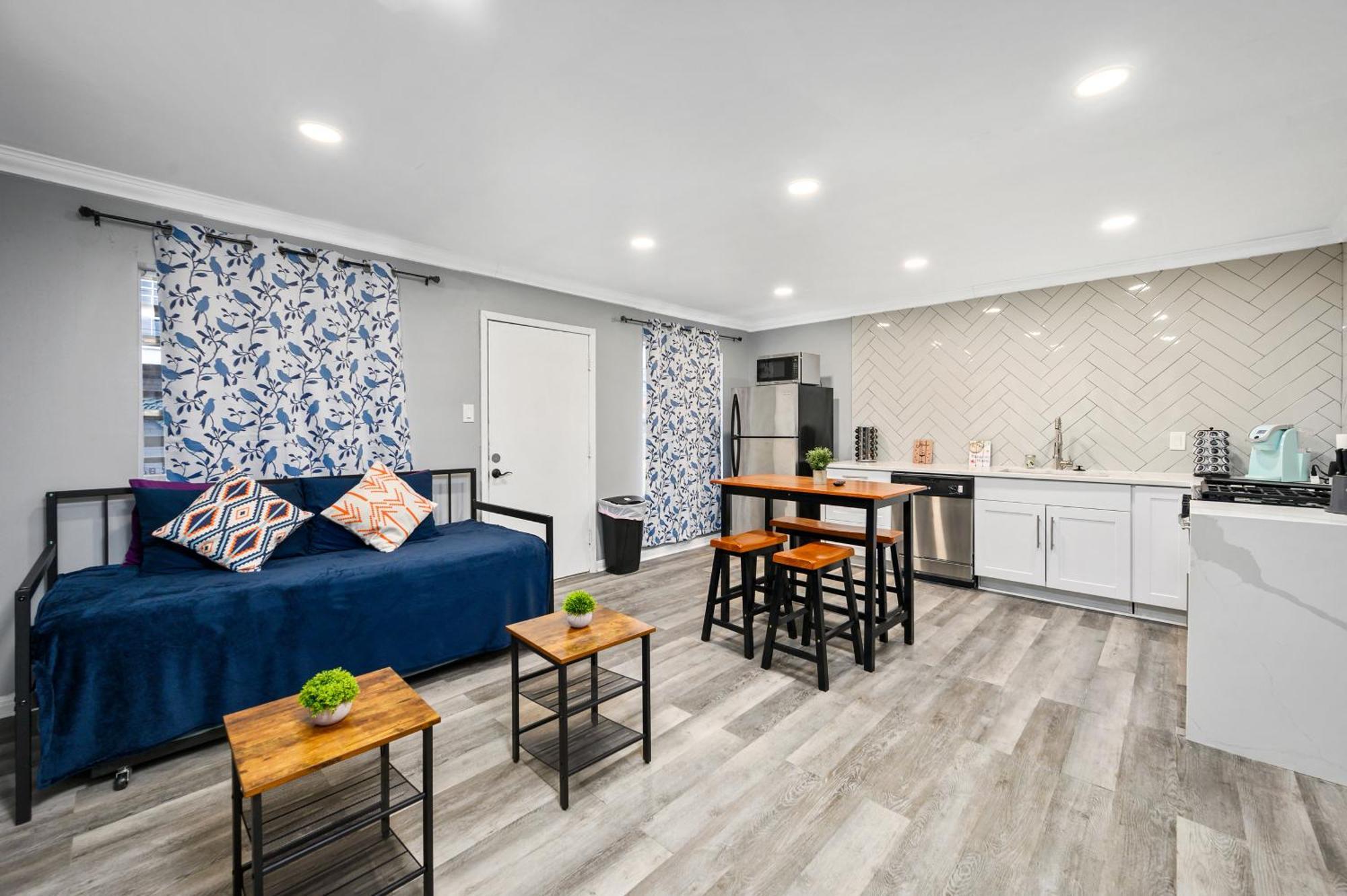 Bright And Modern 1br In Apartment *