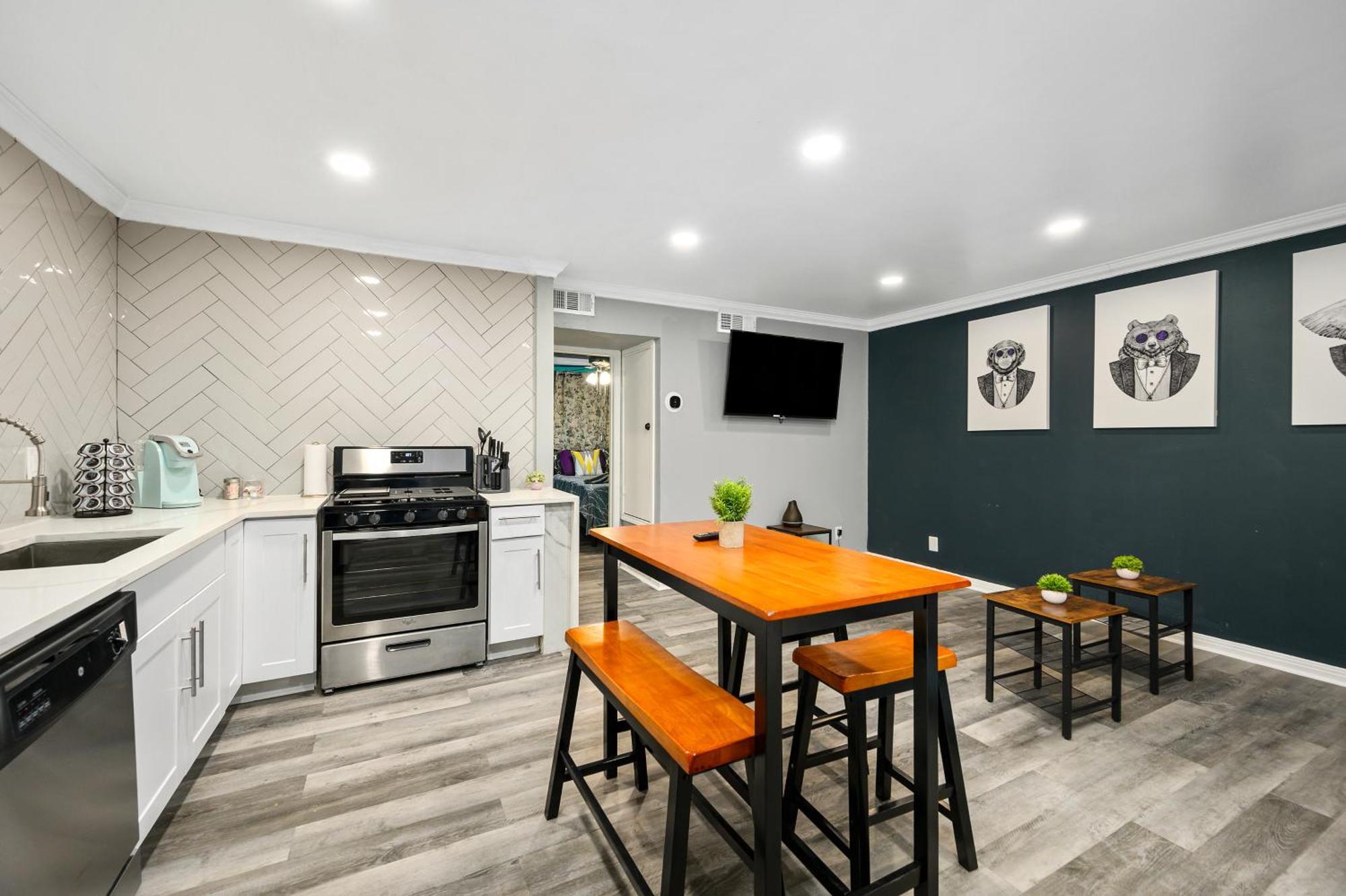 Bright And Modern 1br In Apartment *