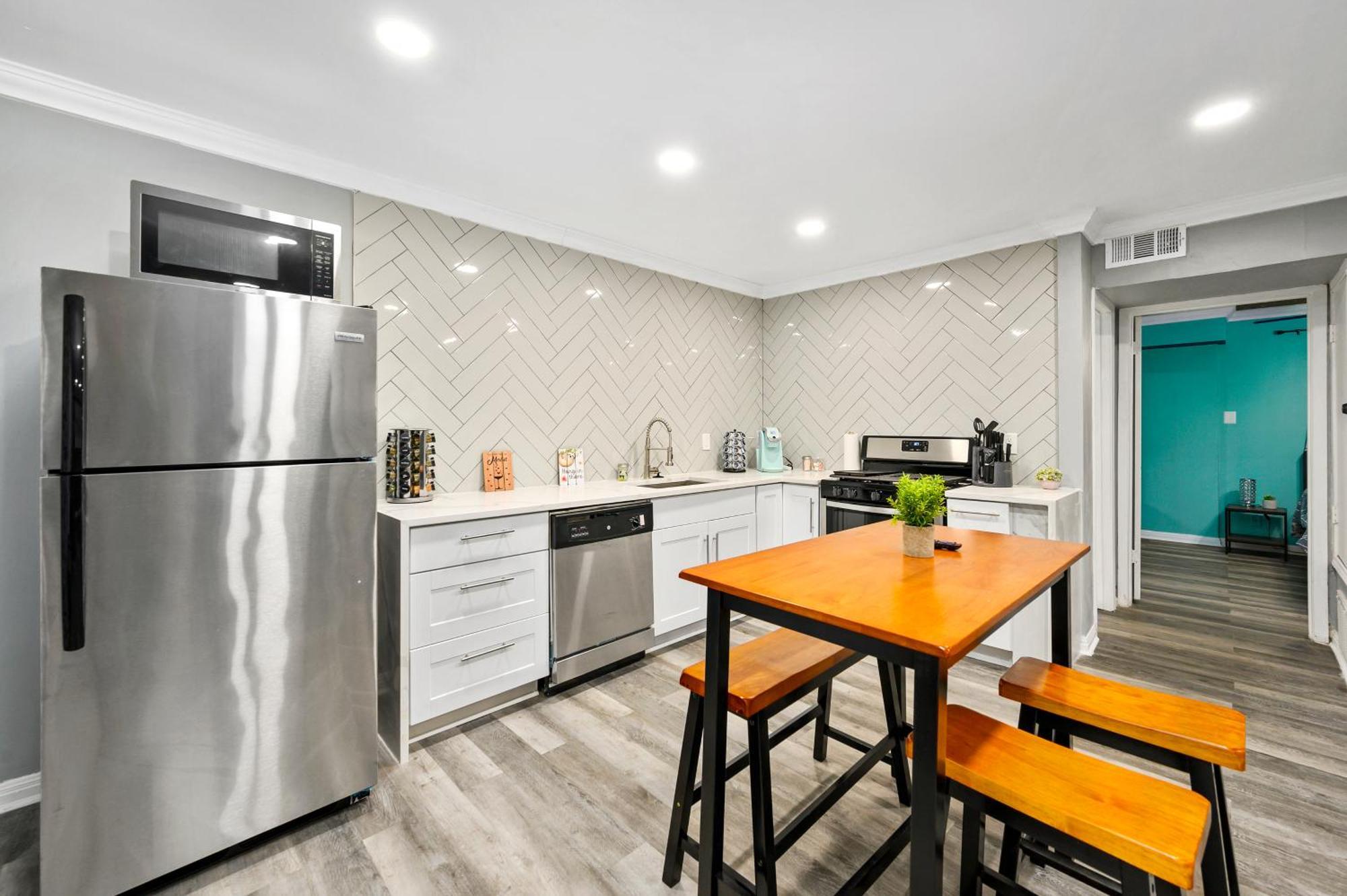 Bright And Modern 1br In