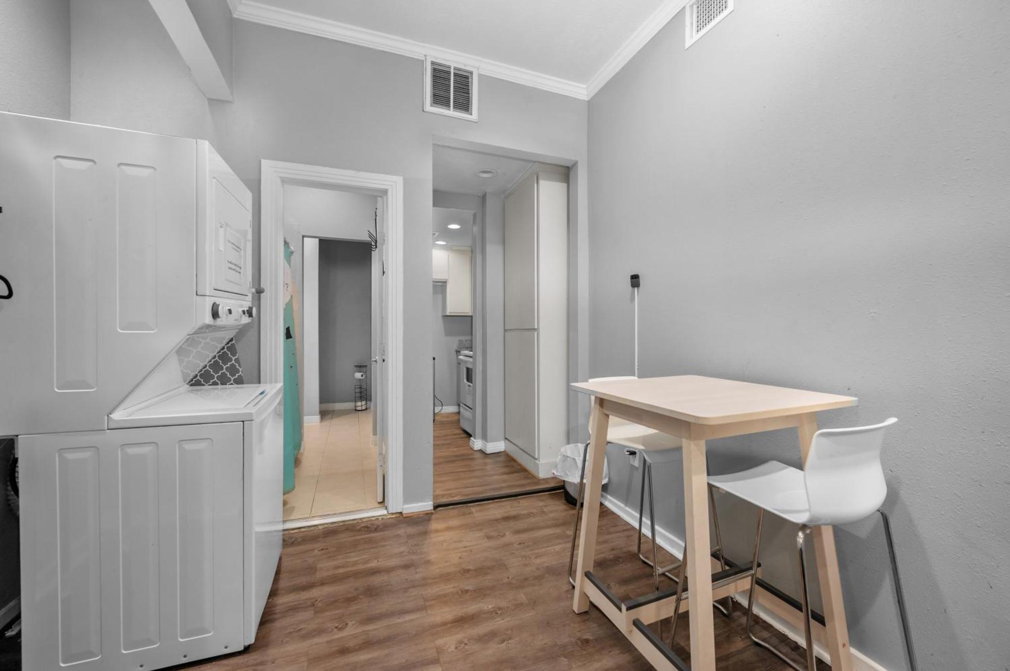 Trendy Montrose 1br *