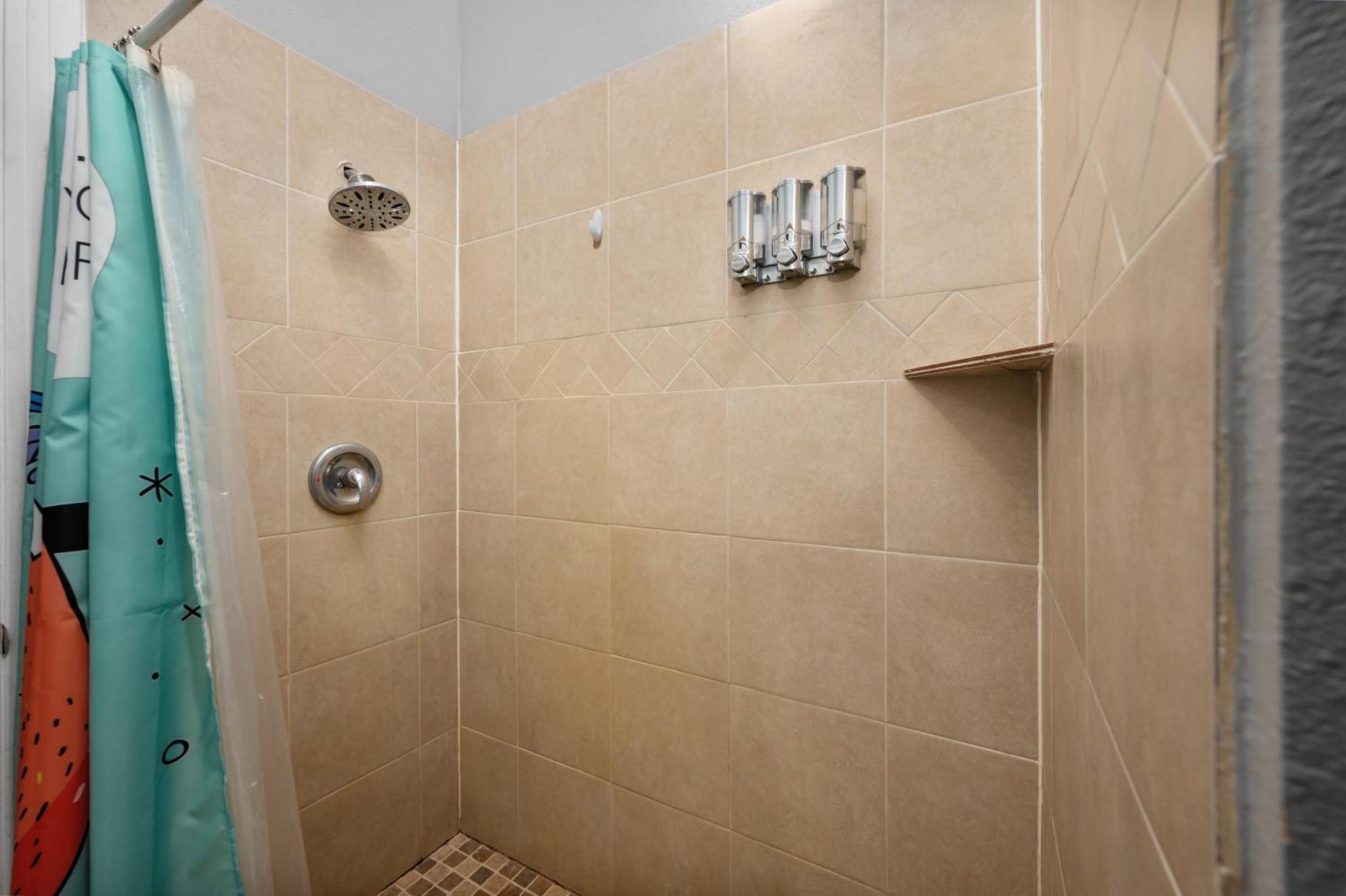 Trendy Montrose 1br Apartment