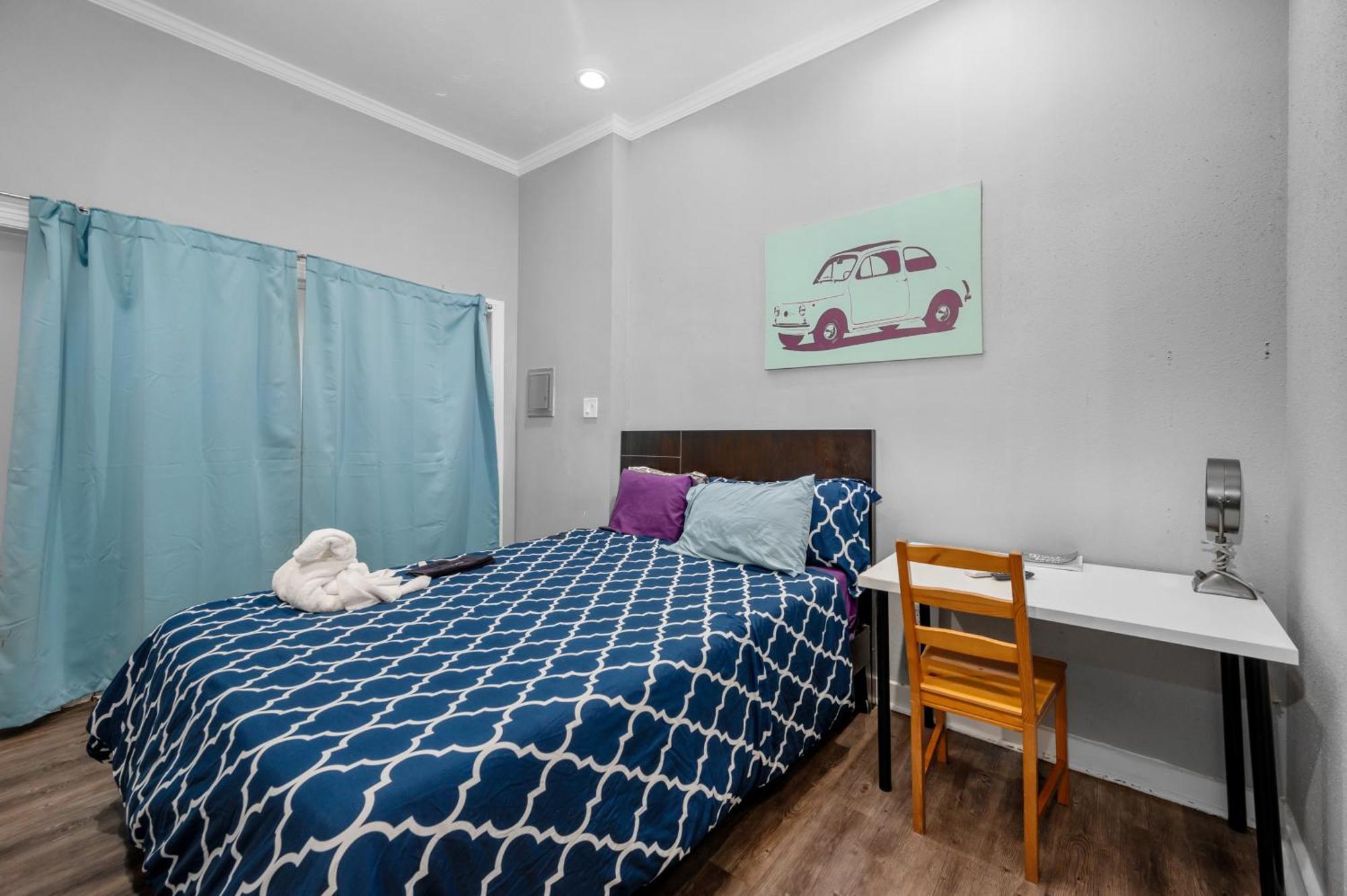 Trendy Montrose 1br Houston