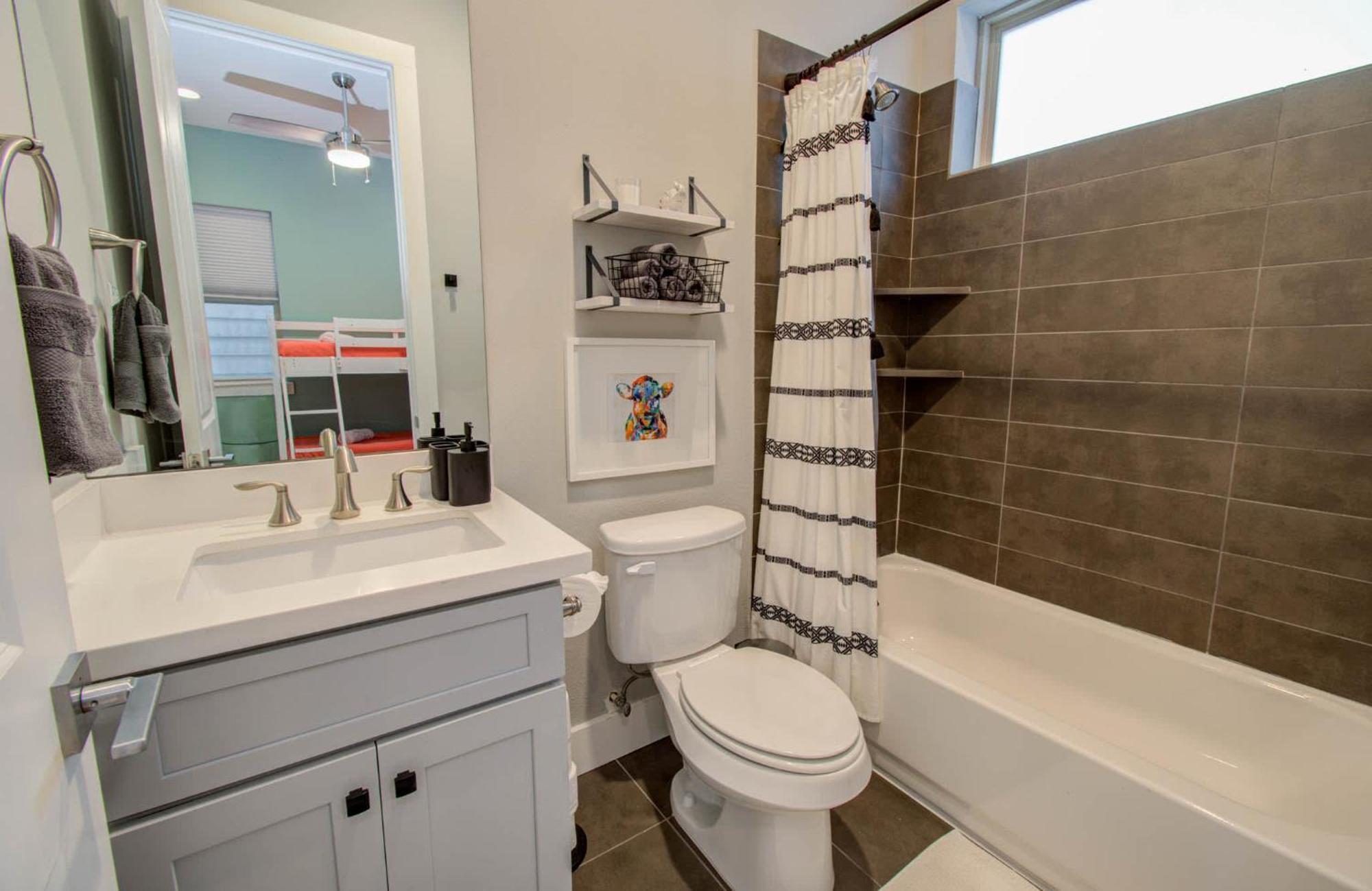 Holiday home Modern Luxury 3-bd Mins To Dt W Rooftop *