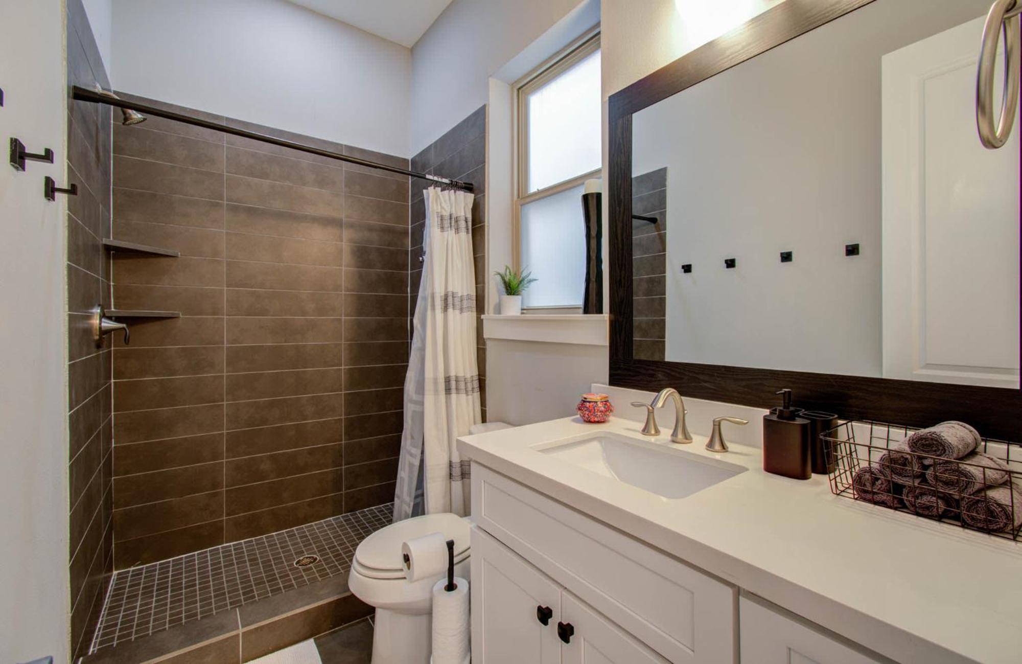 Modern Luxury 3-bd Mins To Dt W Rooftop *