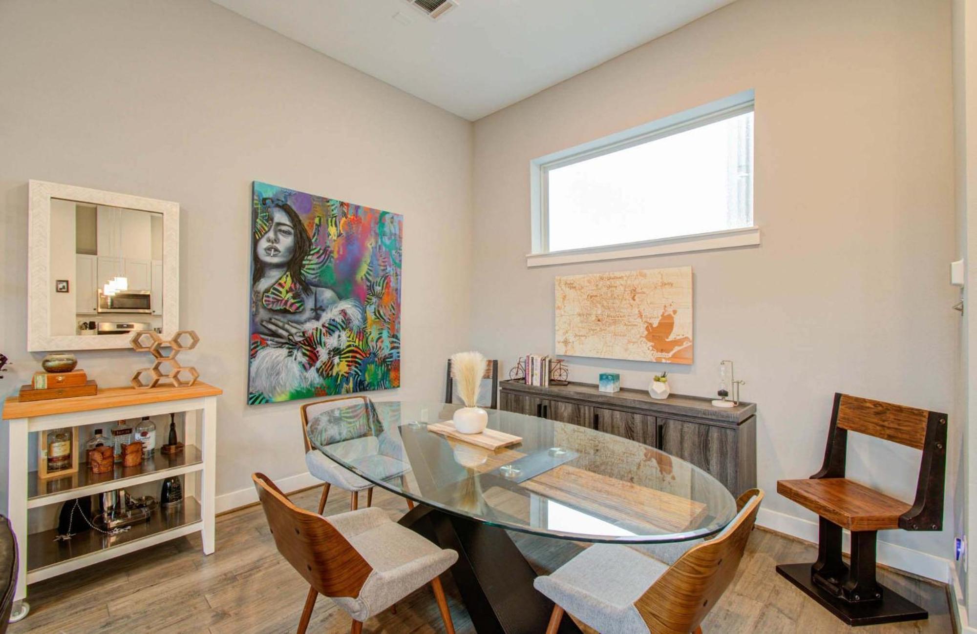 Modern Luxury 3-bd Mins To Dt W Rooftop Holiday home *