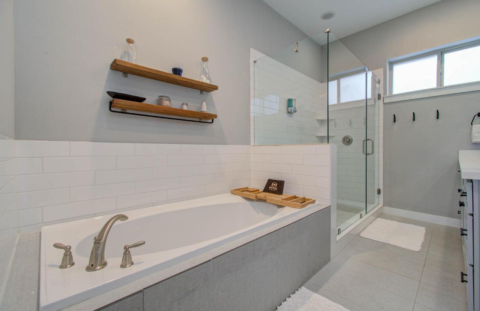 Modern Luxury 3-bd Mins To Dt W Rooftop Holiday home