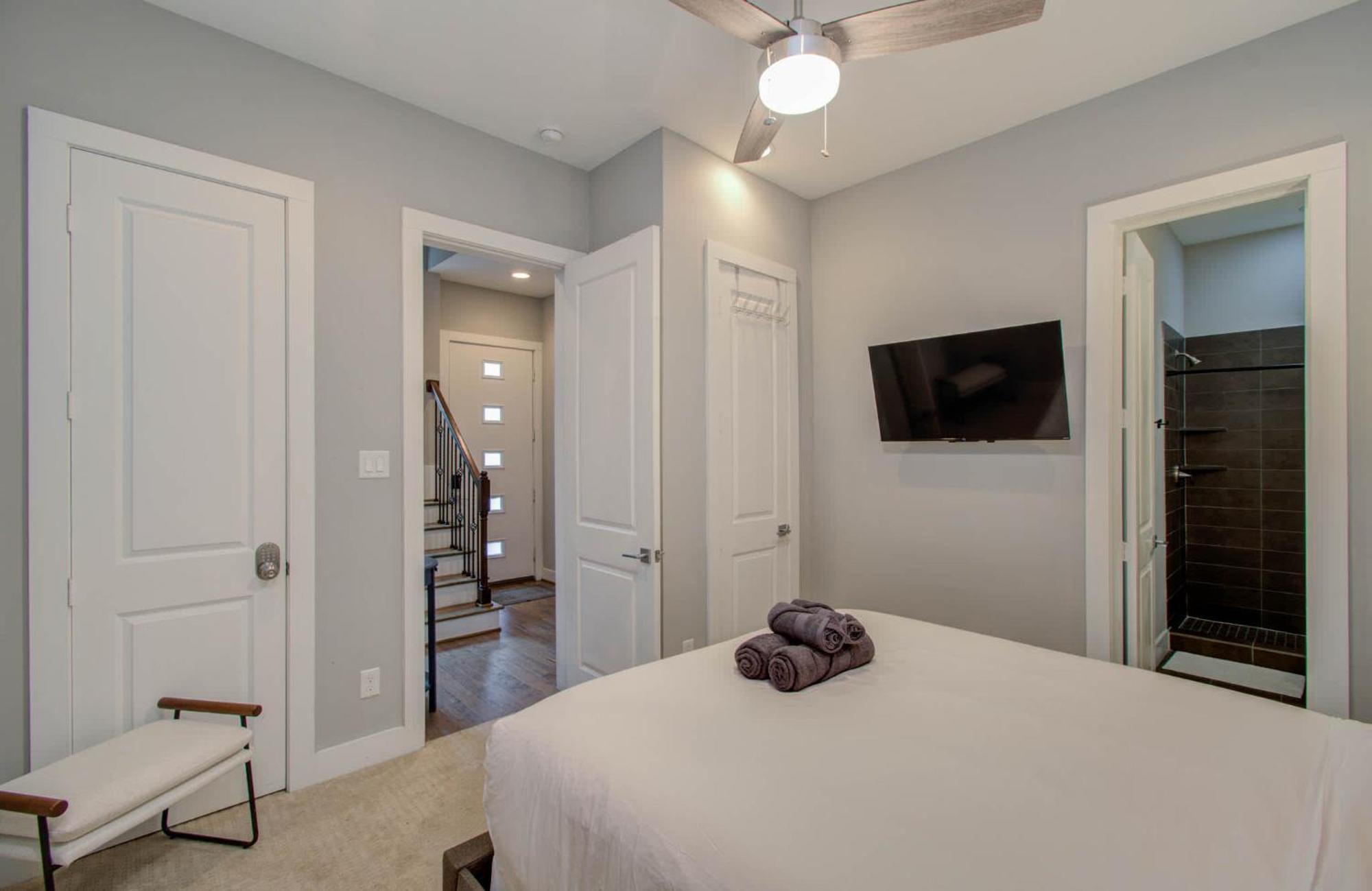 Holiday home Modern Luxury 3-bd Mins To Dt W Rooftop