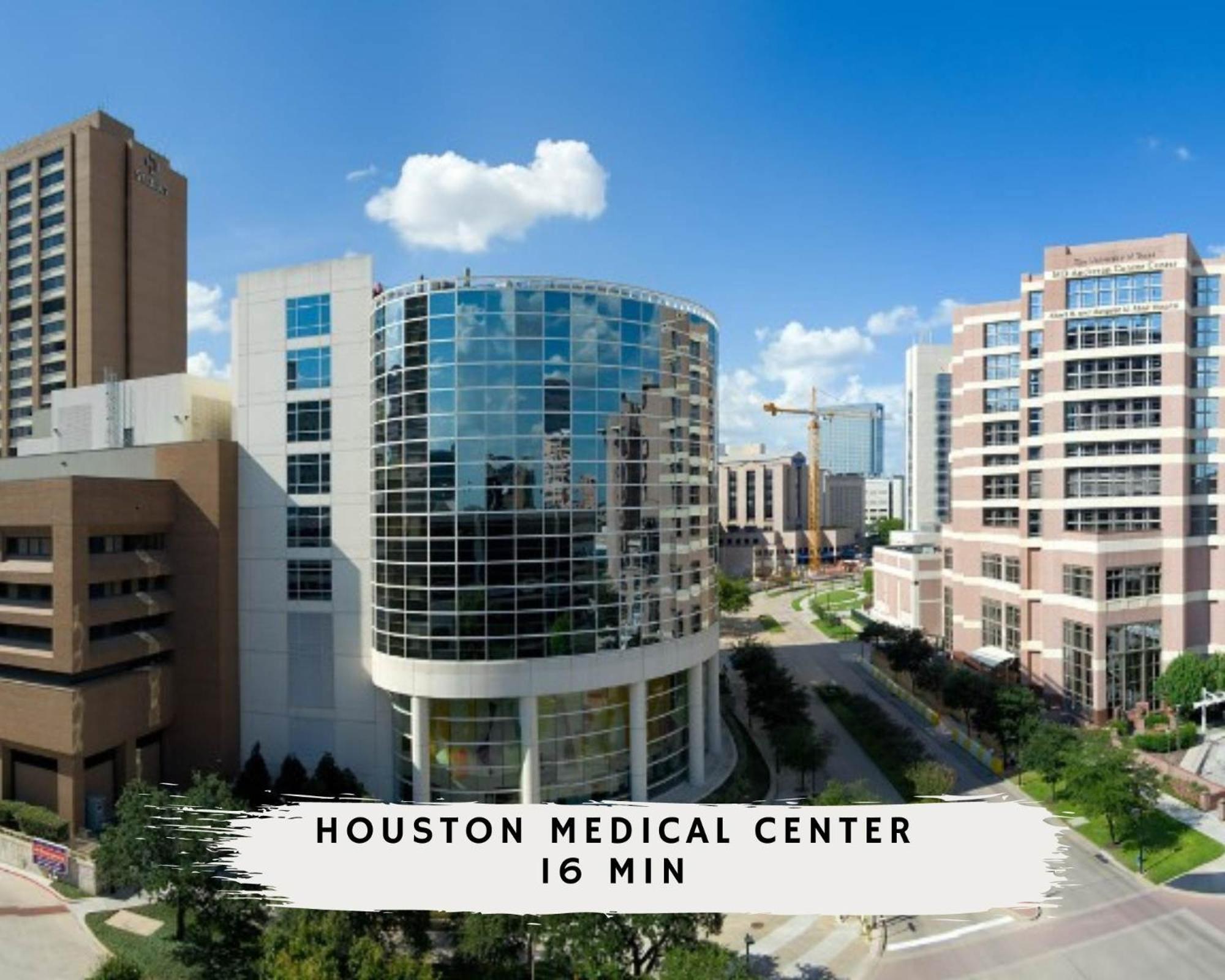 Modern Luxury 3-bd Mins To Dt W Rooftop Holiday home