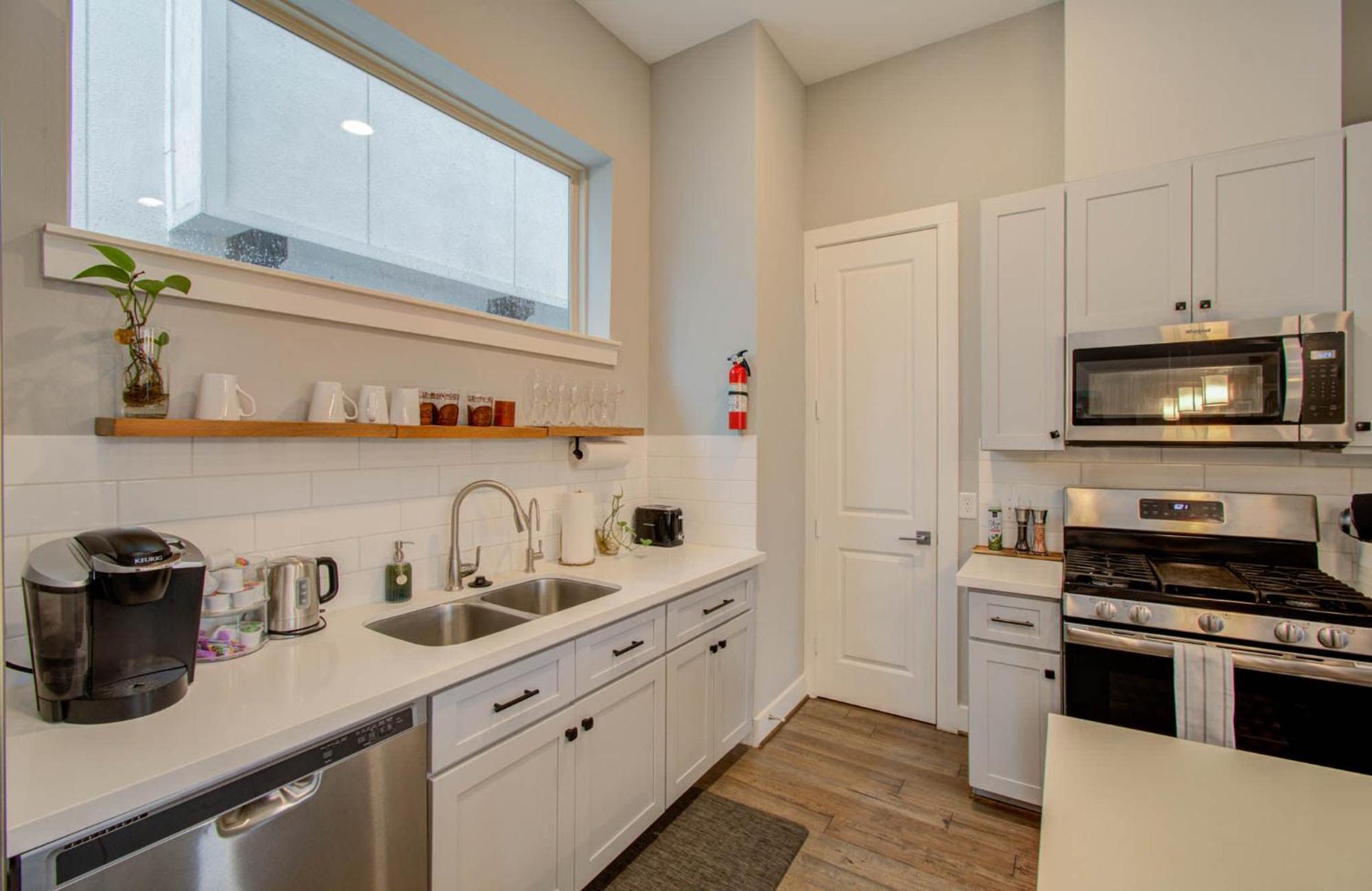Modern Luxury 3-bd Mins To Dt W Rooftop *