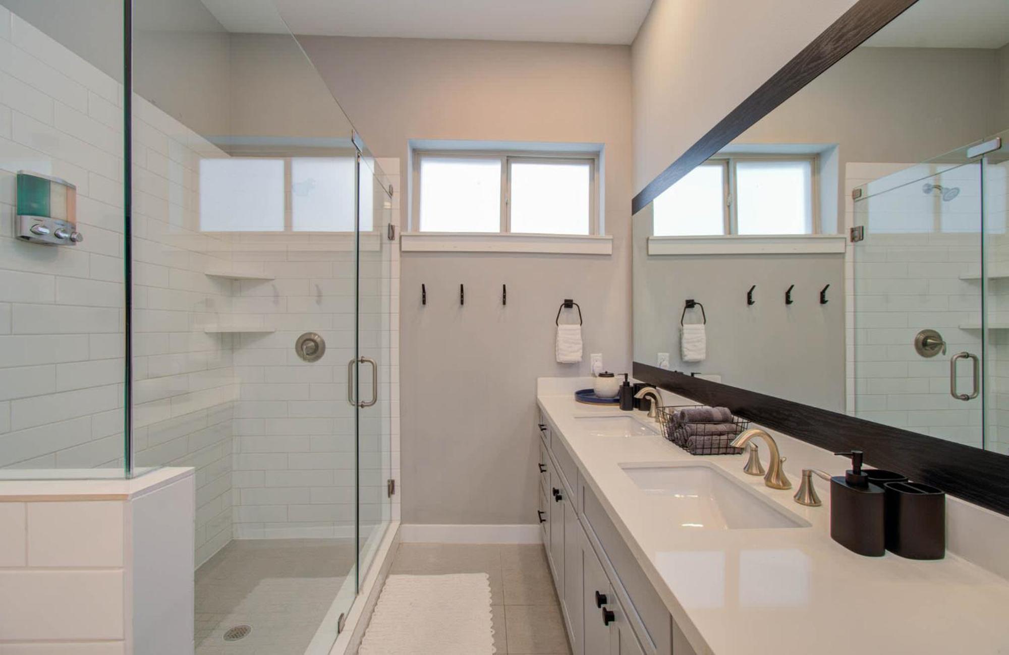 Modern Luxury 3-bd Mins To Dt W Rooftop Holiday home