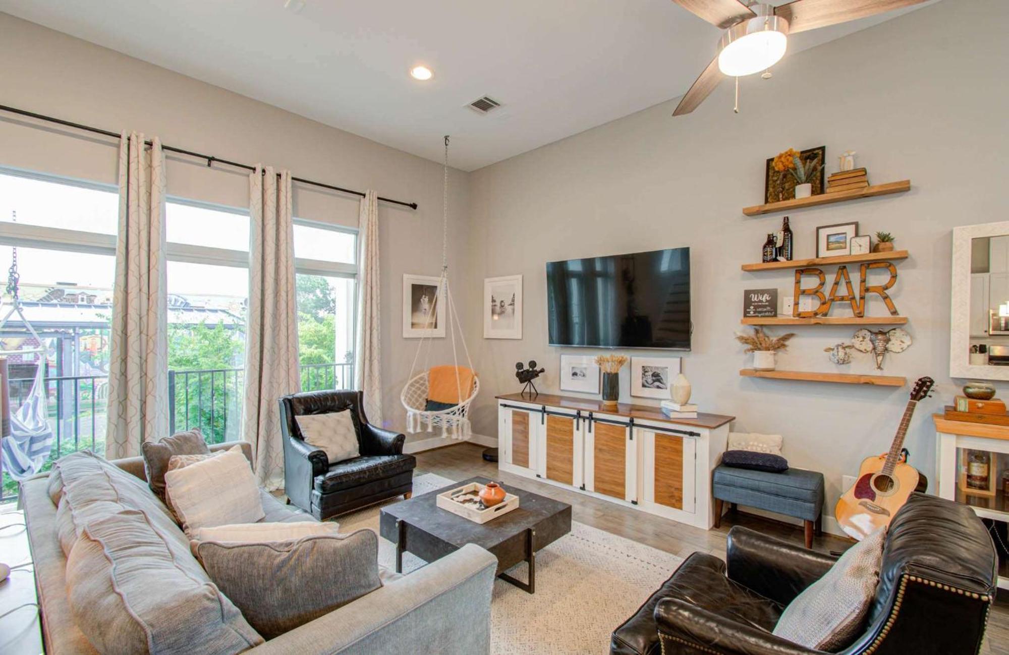 Modern Luxury 3-bd Mins To Dt W Rooftop *