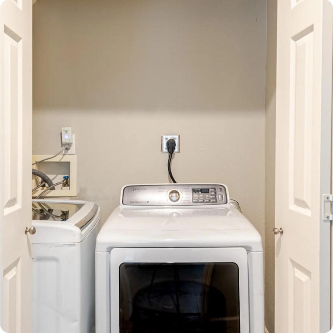 Apartment 3bed2bath Getaway Near Sports, Shops And Midtown
