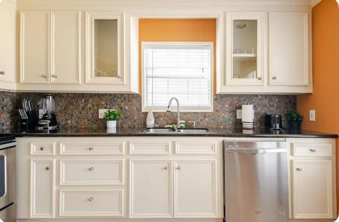 3bed2bath Getaway Near Sports, Shops And Midtown Houston