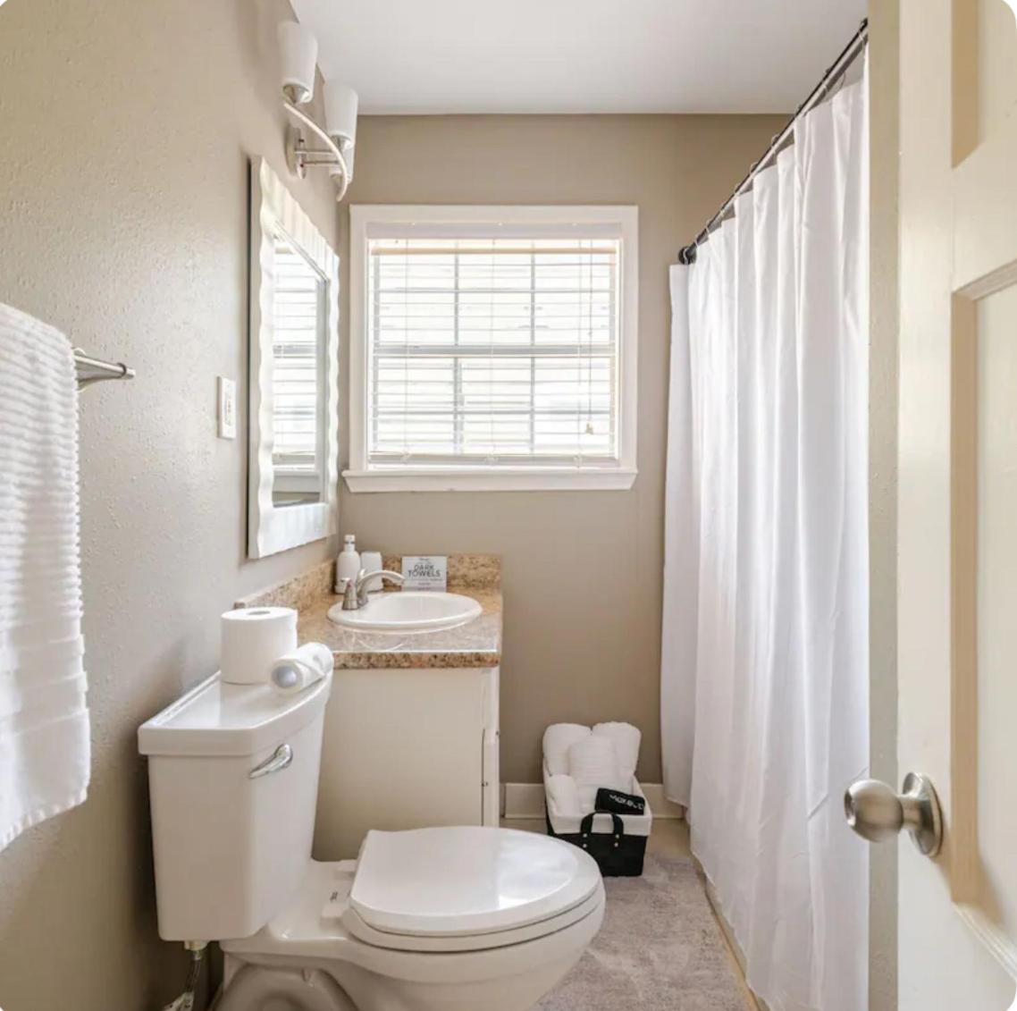 3bed2bath Getaway Near Sports, Shops And Midtown Houston