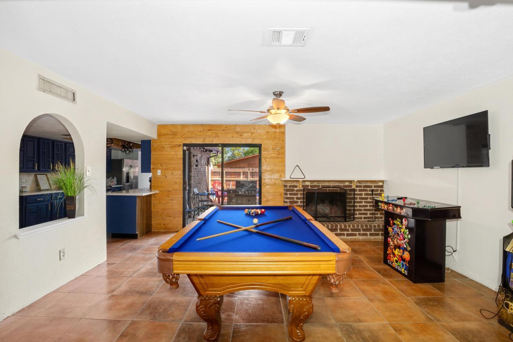 3 Bed With Luxury Hot Tub, Deck, Wifi And Arcade Games Houston