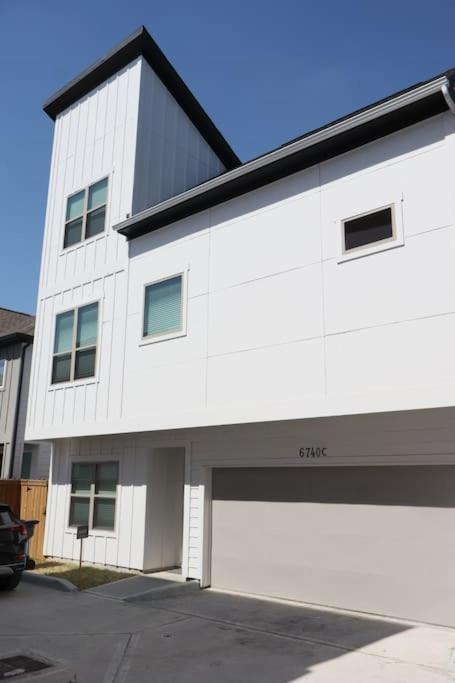 Holiday home 4bd Urban Retreat Prime Location