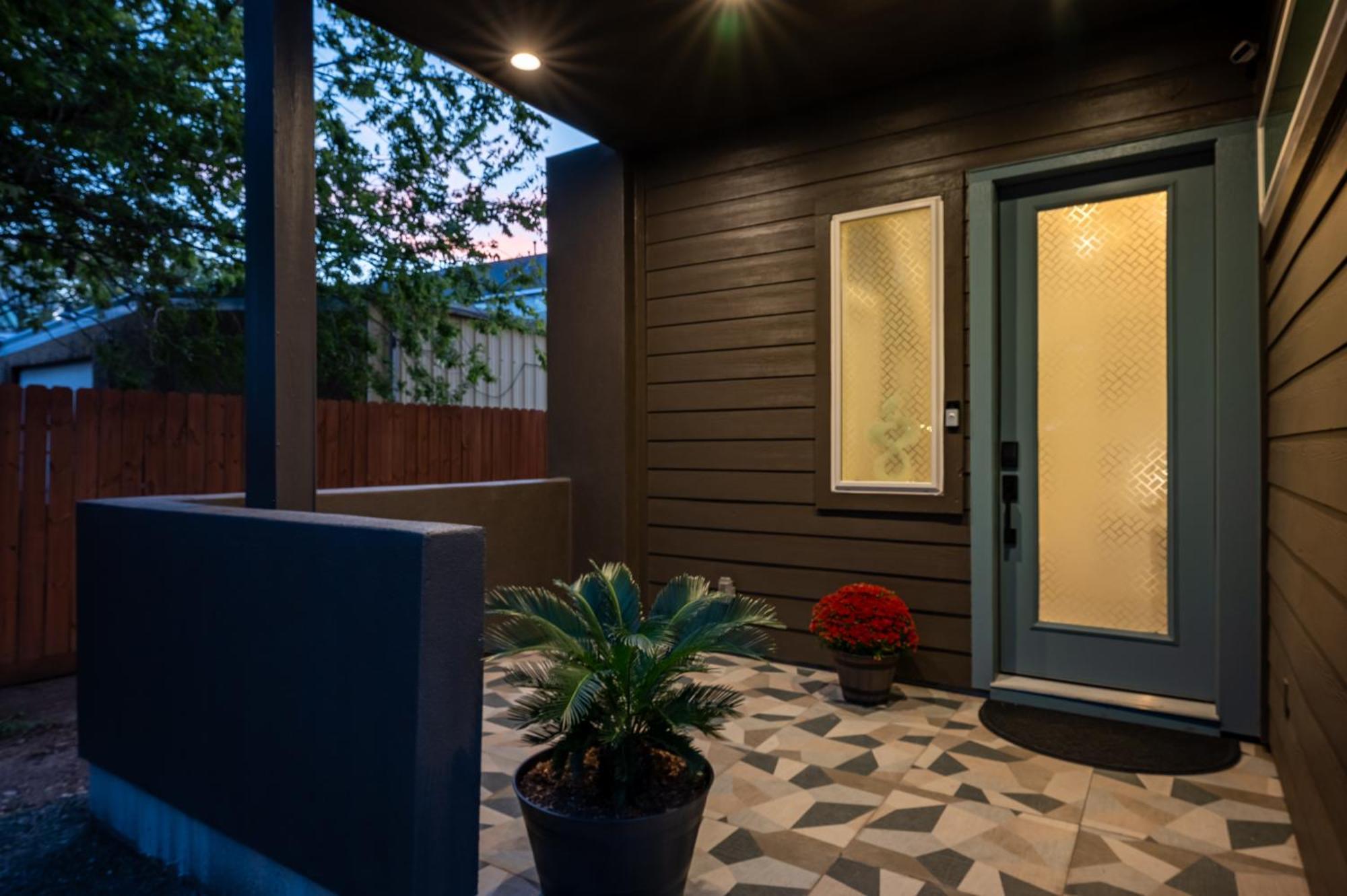 Luxury Finishes Sleeps 10 Spacious Layout Private Rooftop & Bbq & Mini Gym - Close To Everything Holiday home