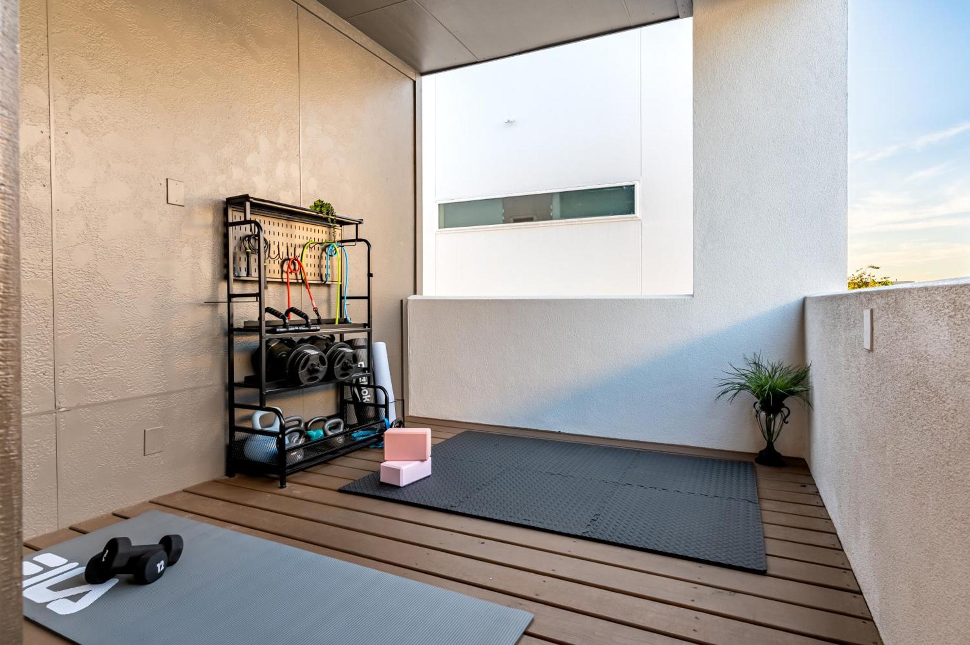 Luxury Finishes Sleeps 10 Spacious Layout Private Rooftop & Bbq & Mini Gym - Close To Everything Holiday home