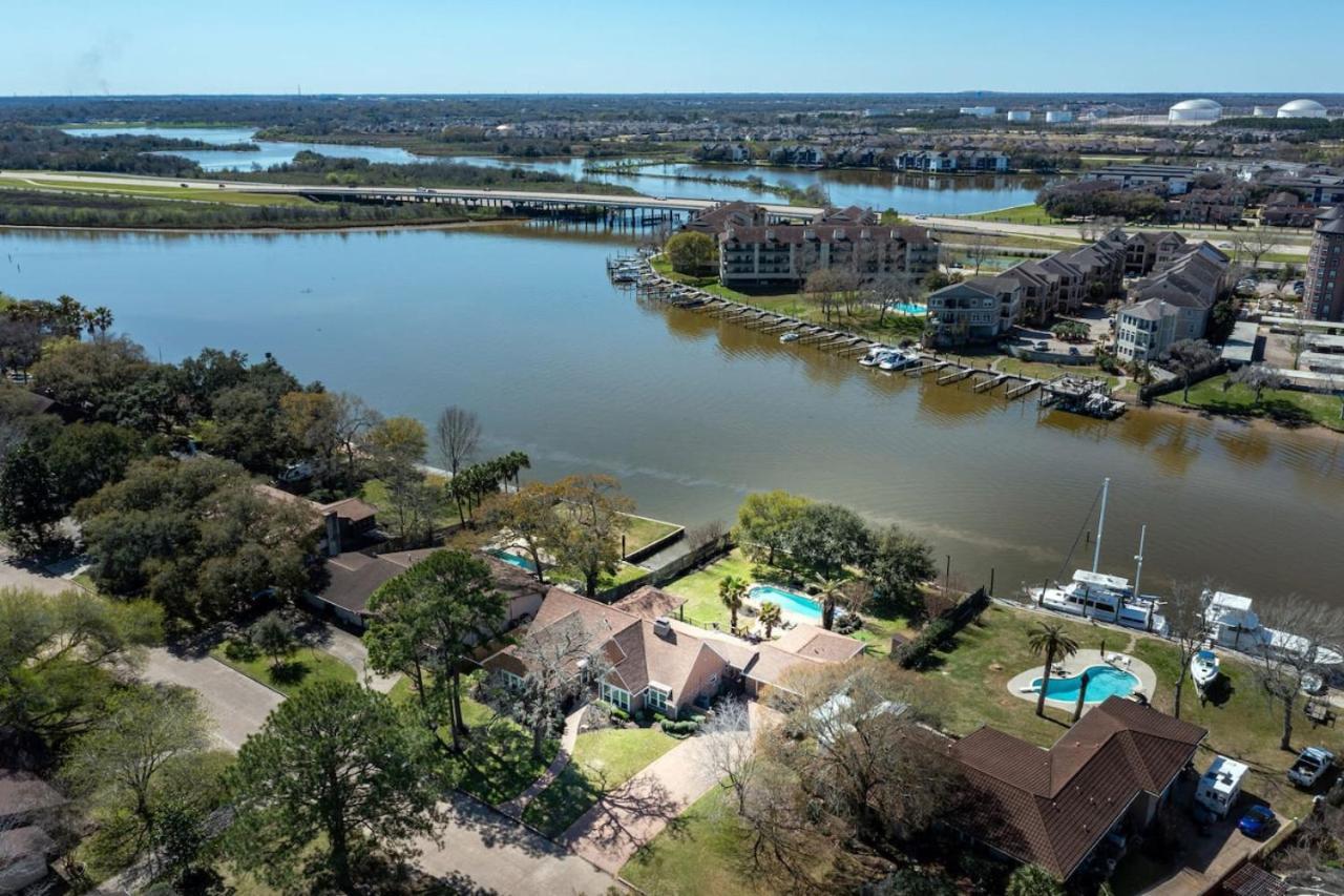 Holiday home Bayfront Luxury Oasis W Pool Close To Nasa Kemah *