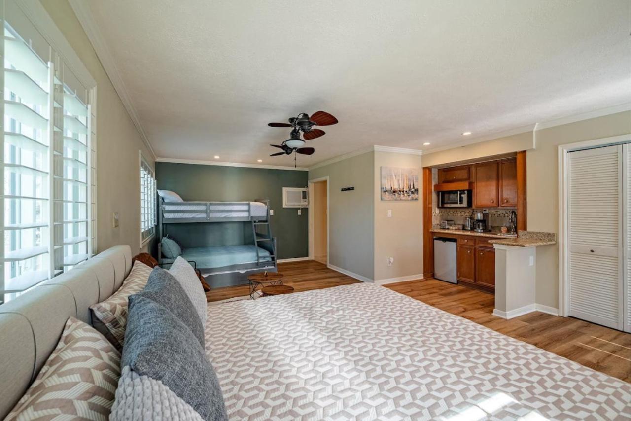 Holiday home Bayfront Luxury Oasis W Pool Close To Nasa Kemah