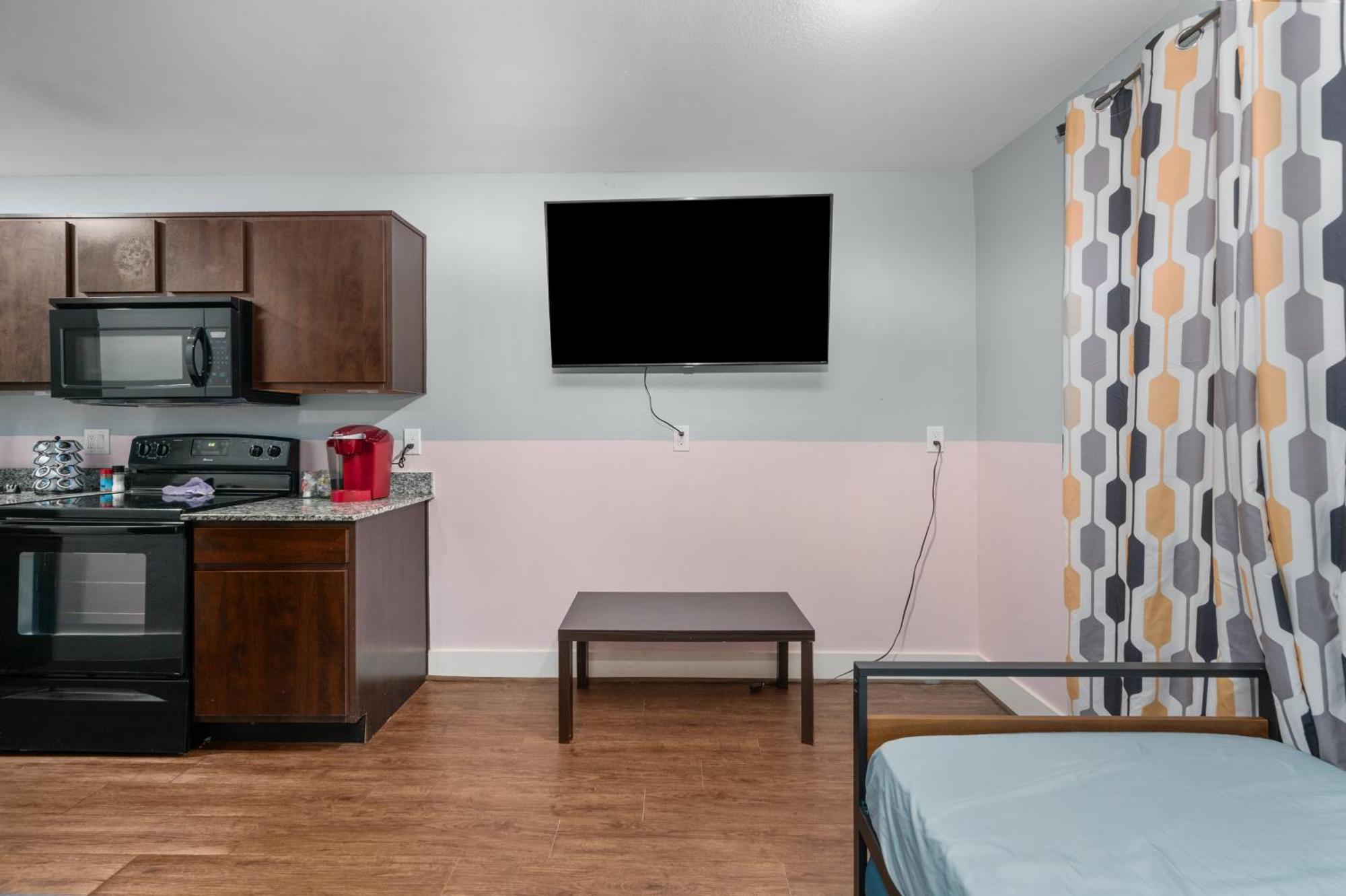 Chic & Cozy 1br With Free Parking & King Bed Apartment *