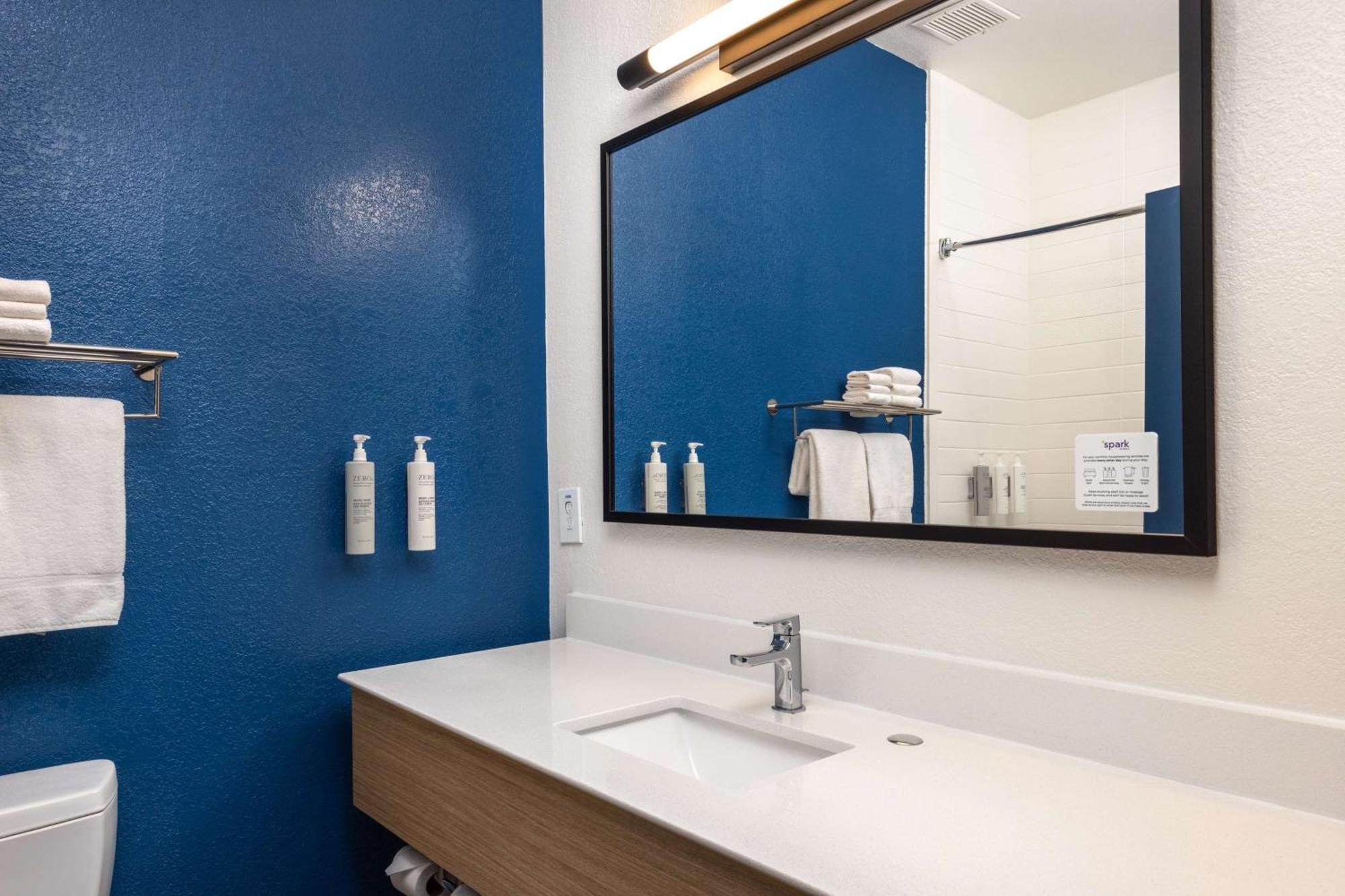 Spark By Hilton West Clay Road Hotel 3*