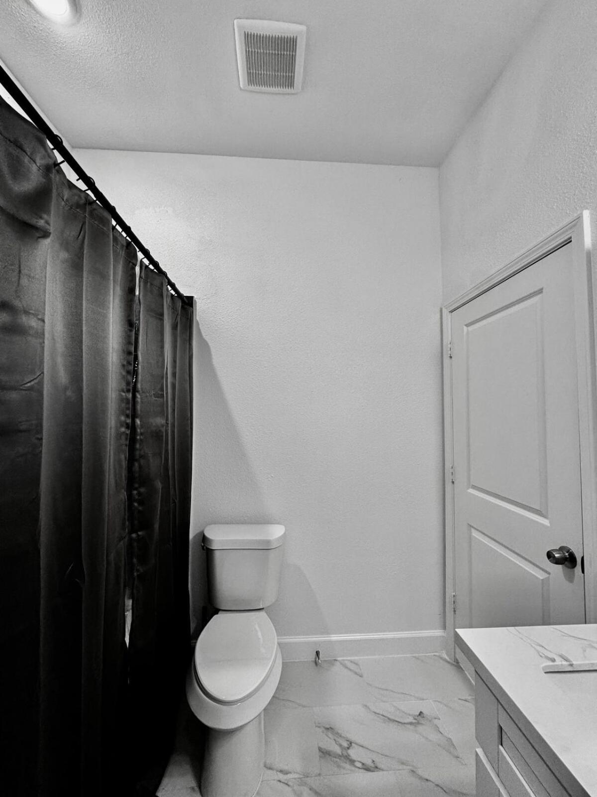 New Build! 3bed Med Center - 10 Min To Downtown