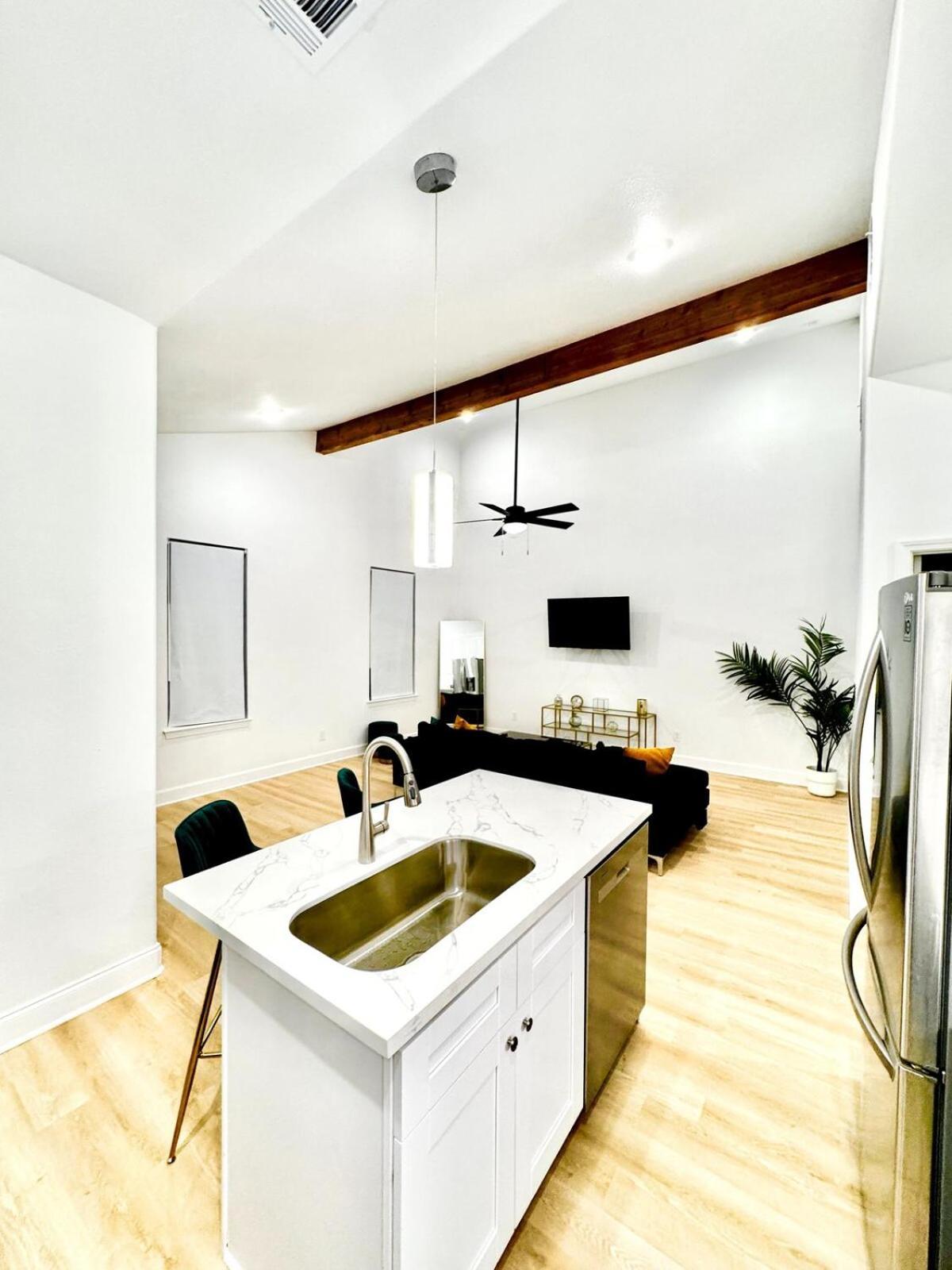 New Build! 3bed Med Center - 10 Min To Downtown