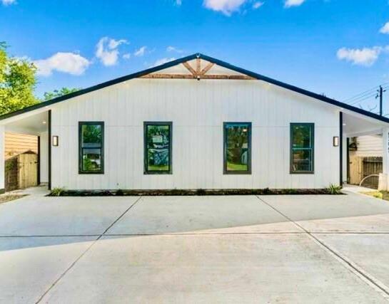 Holiday home New Build! 3bed Med Center - 10 Min To Downtown