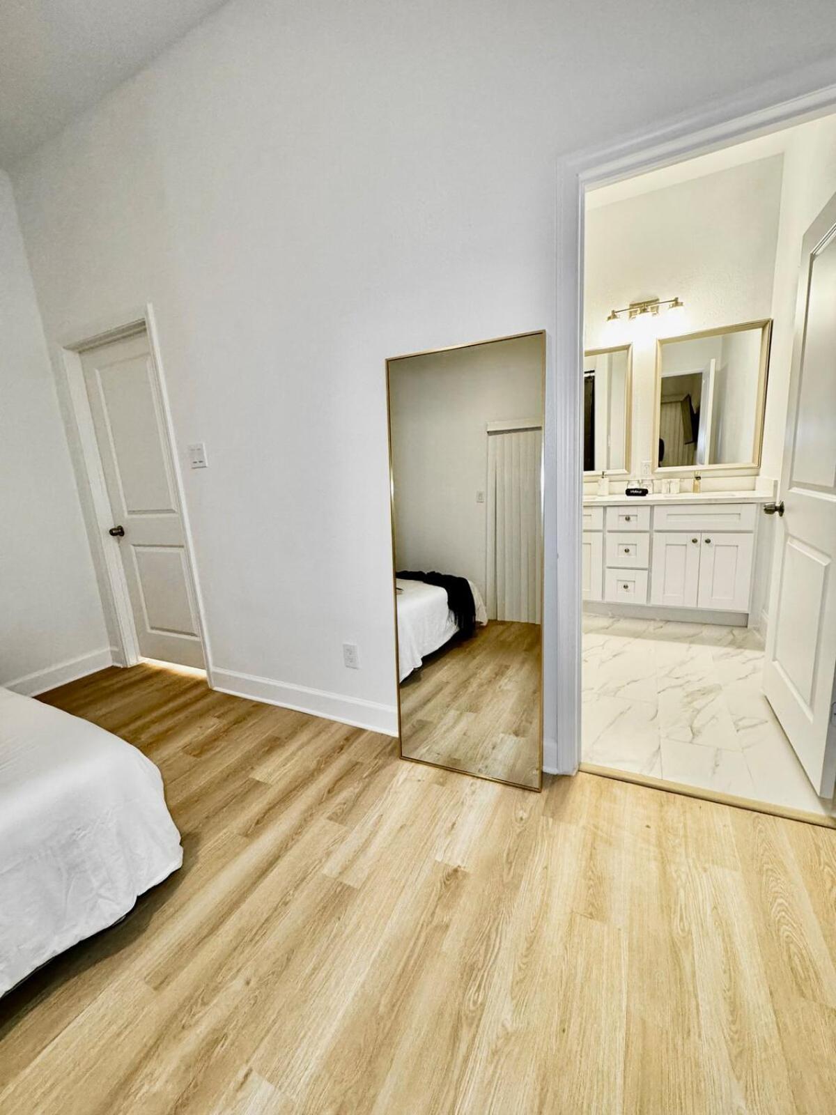 New Build! 3bed Med Center - 10 Min To Downtown *