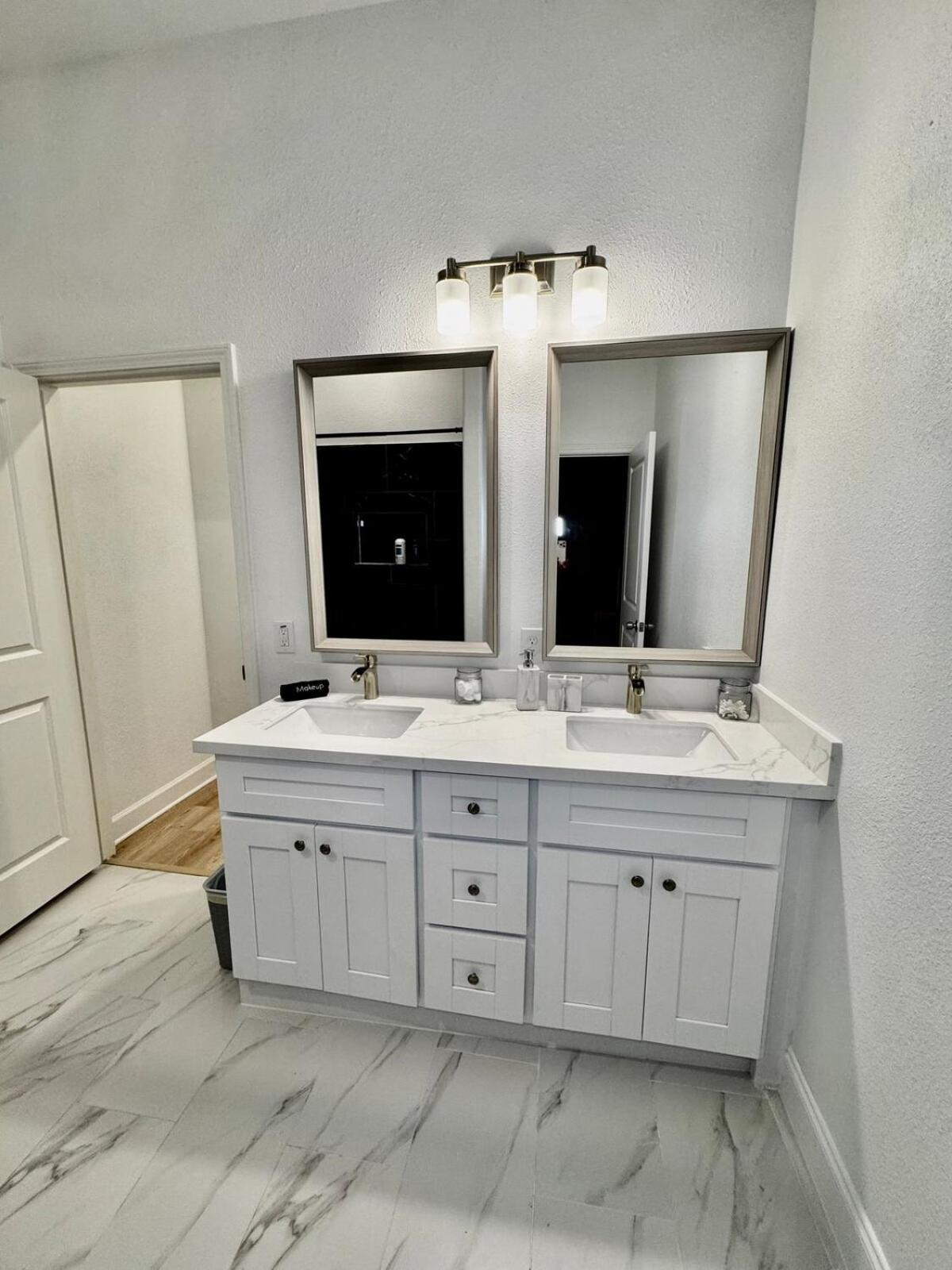 New Build! 3bed Med Center - 10 Min To Downtown Holiday home *