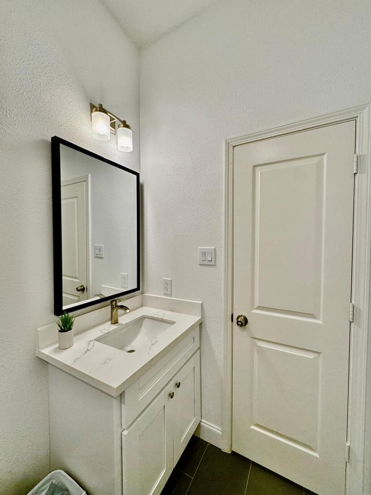 Holiday home New Build! 3bed Med Center - 10 Min To Downtown *