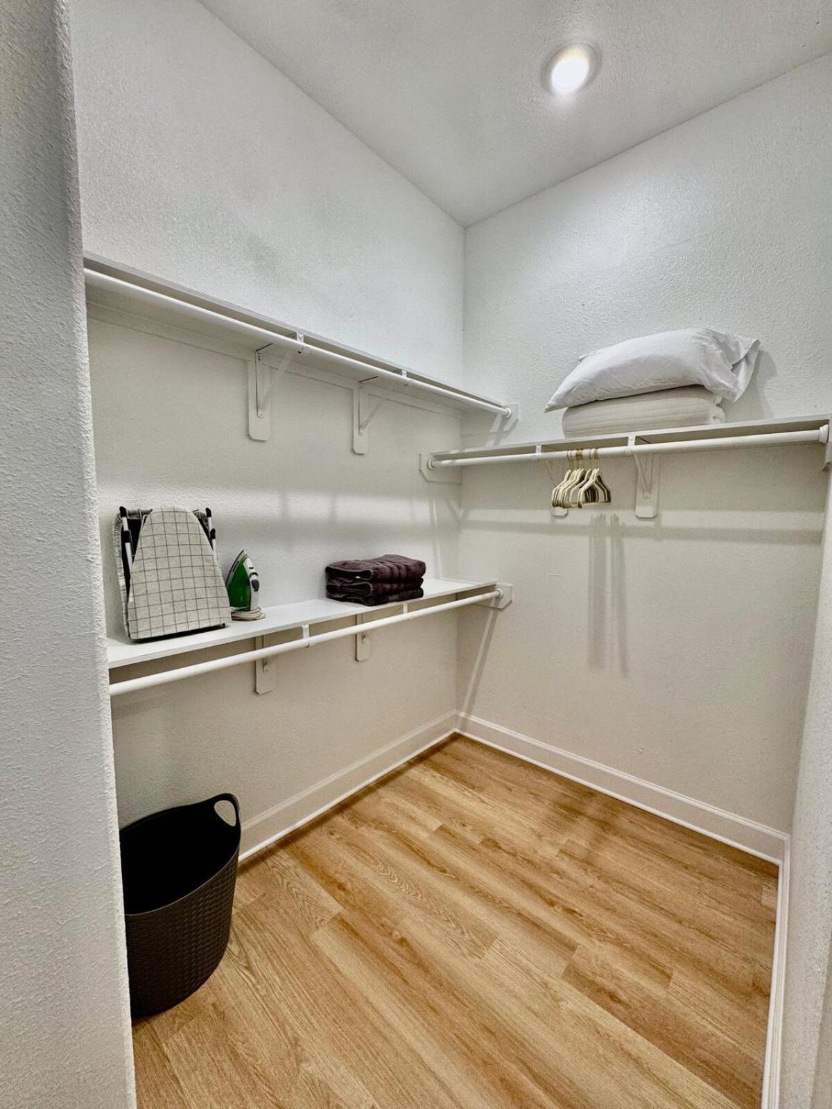 New Build! 3bed Med Center - 10 Min To Downtown Holiday home