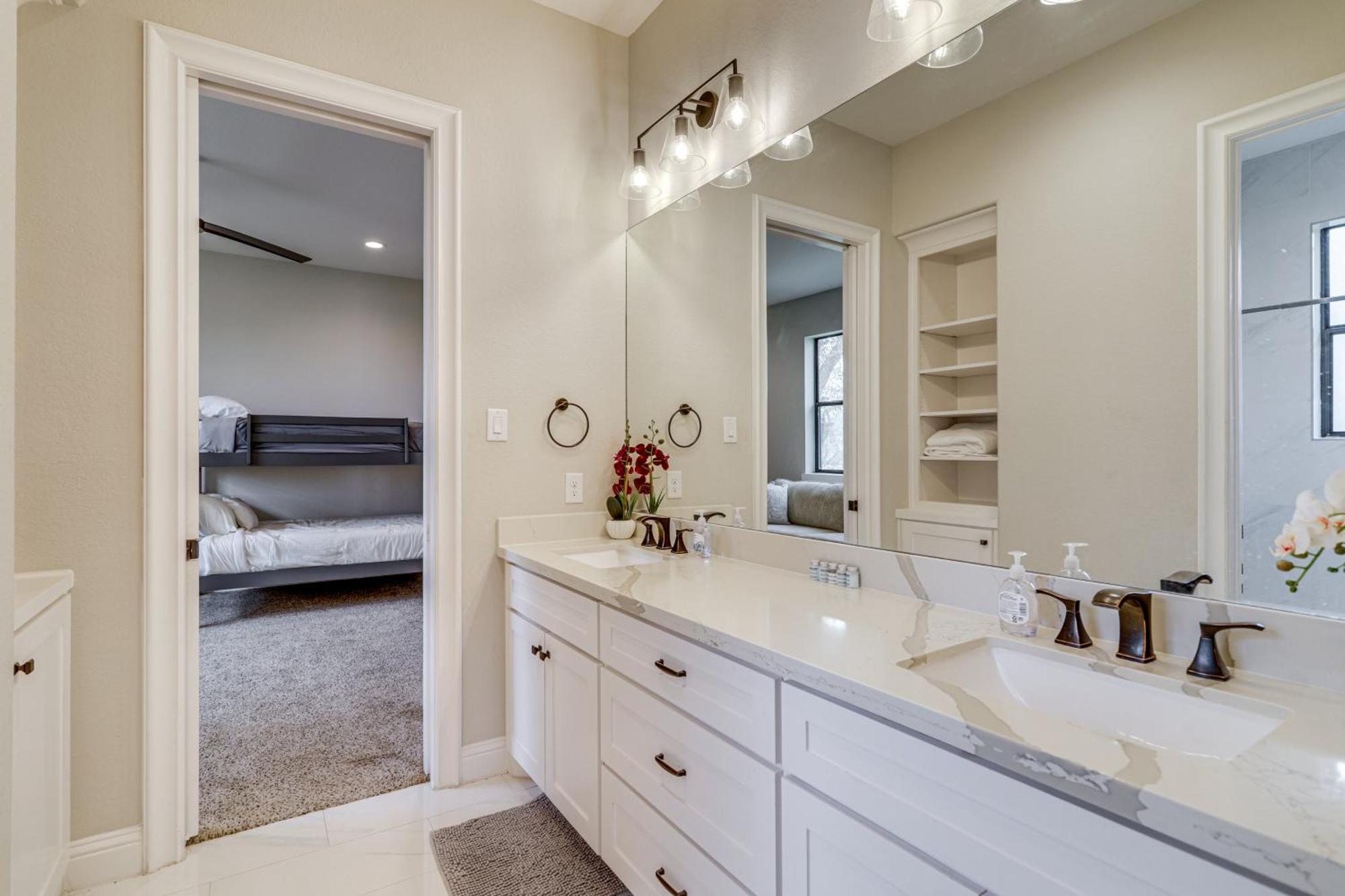 9 Mi To Downtown Spacious Group Getaway