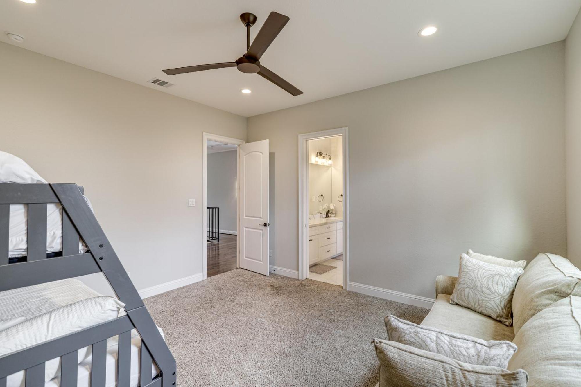 9 Mi To Downtown Spacious Group Getaway Holiday home