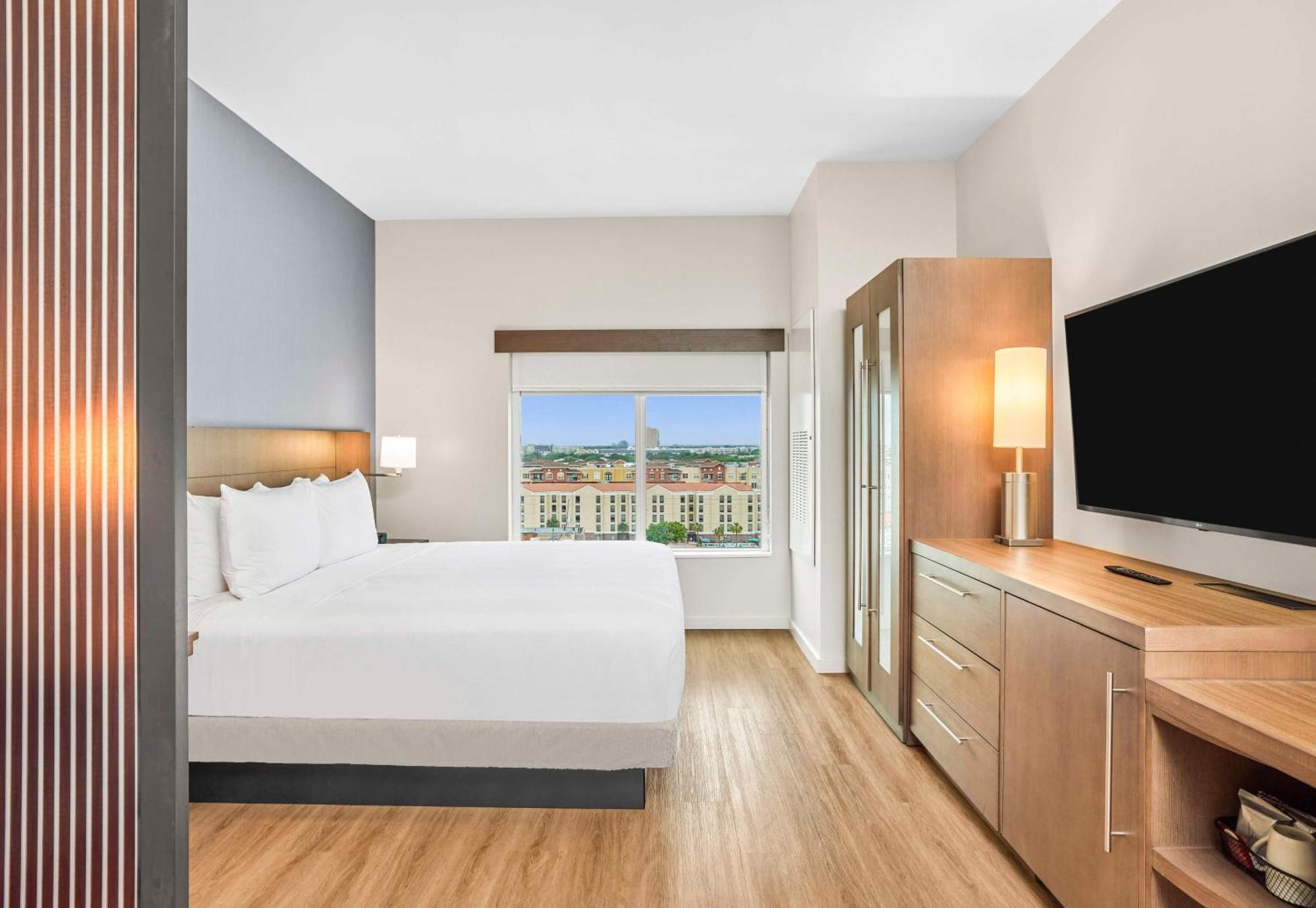 Hyatt Place Medical Center 3*