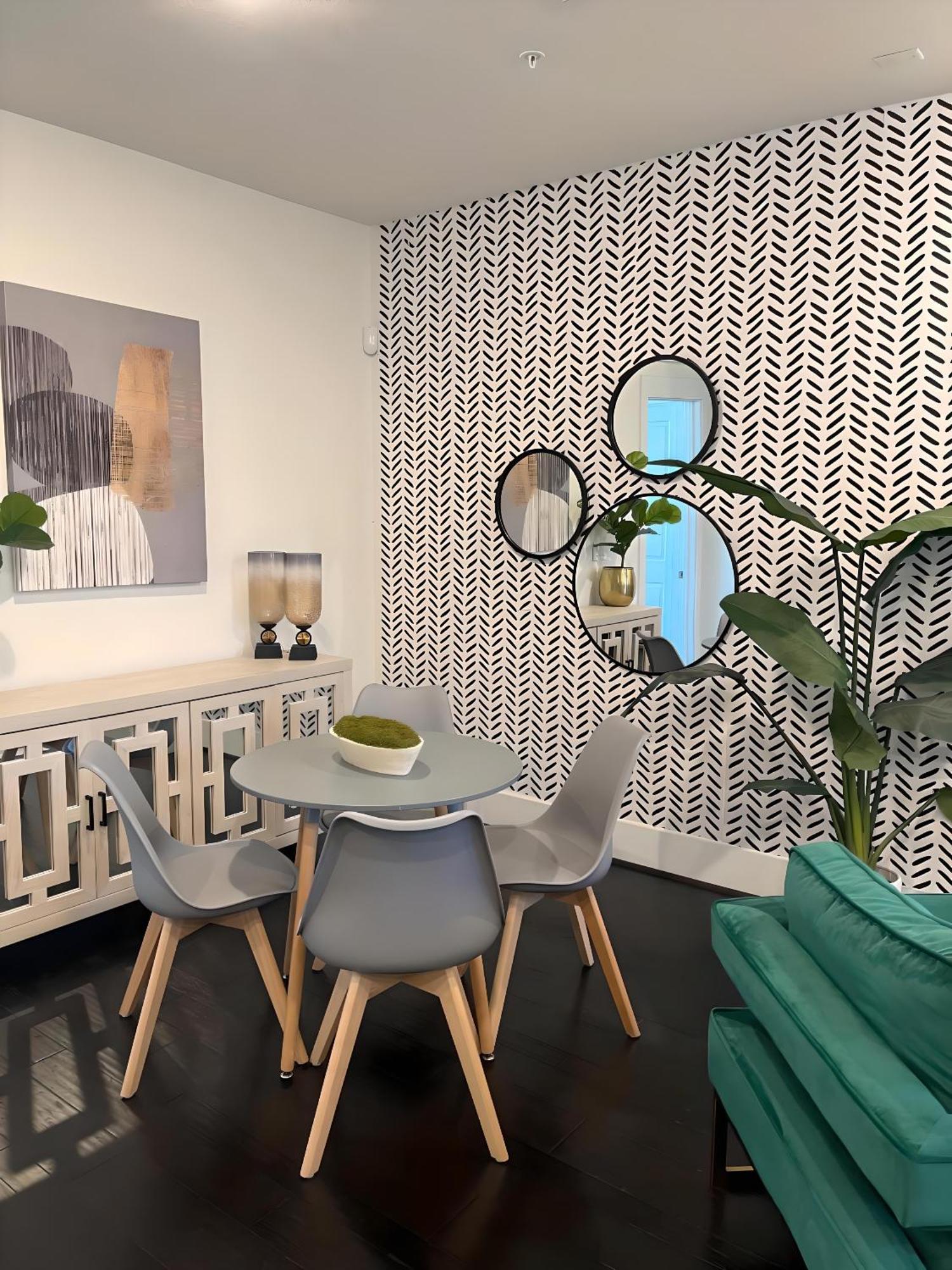 Contemporary Downtown Your Base For Adventures! *