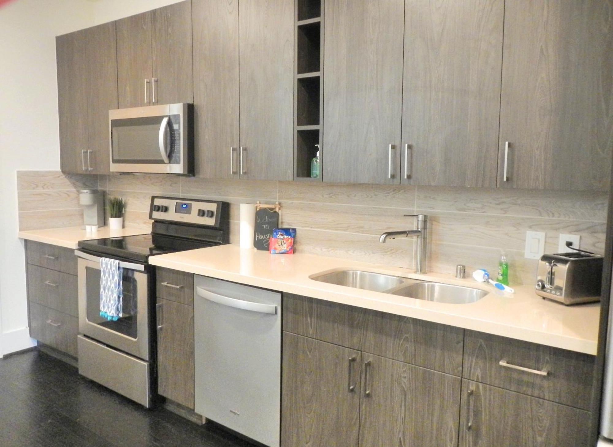 Contemporary Downtown Your Base For Adventures!