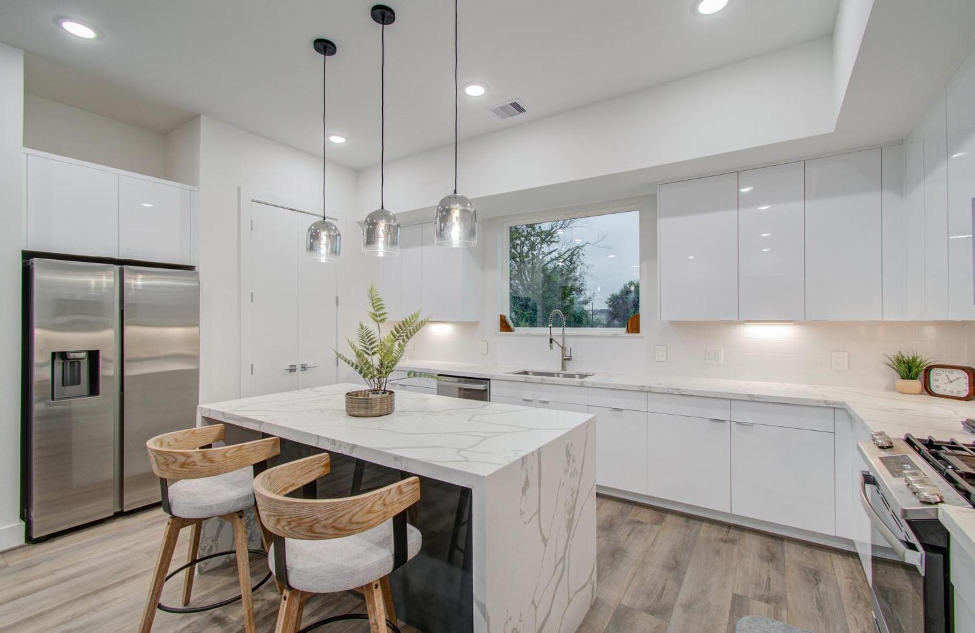 Eco-chic Modern, King Bed, 3br, 10 Min To Nrg, Dntwn & Med Center, Inquire For Dscnt Holiday home Houston