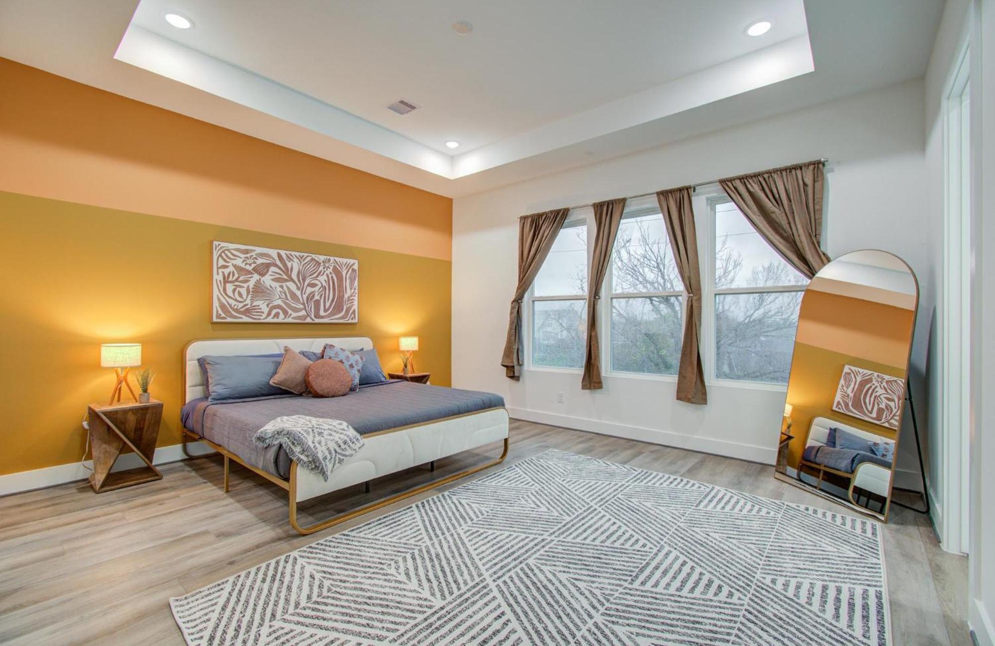 Holiday home Eco-chic Modern, King Bed, 3br, 10 Min To Nrg, Dntwn & Med Center, Inquire For Dscnt *