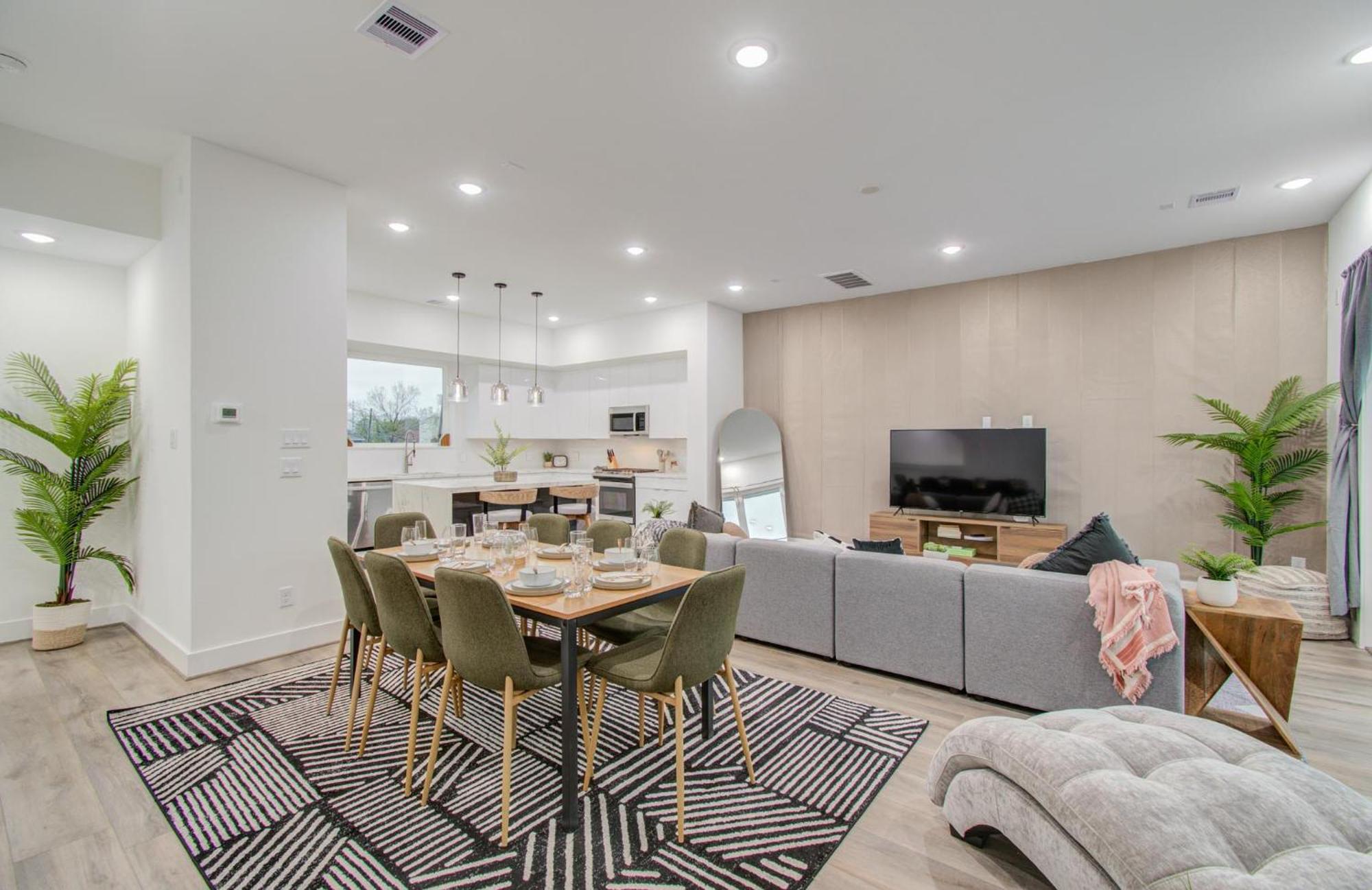 Eco-chic Modern, King Bed, 3br, 10 Min To Nrg, Dntwn & Med Center, Inquire For Dscnt Holiday home Houston