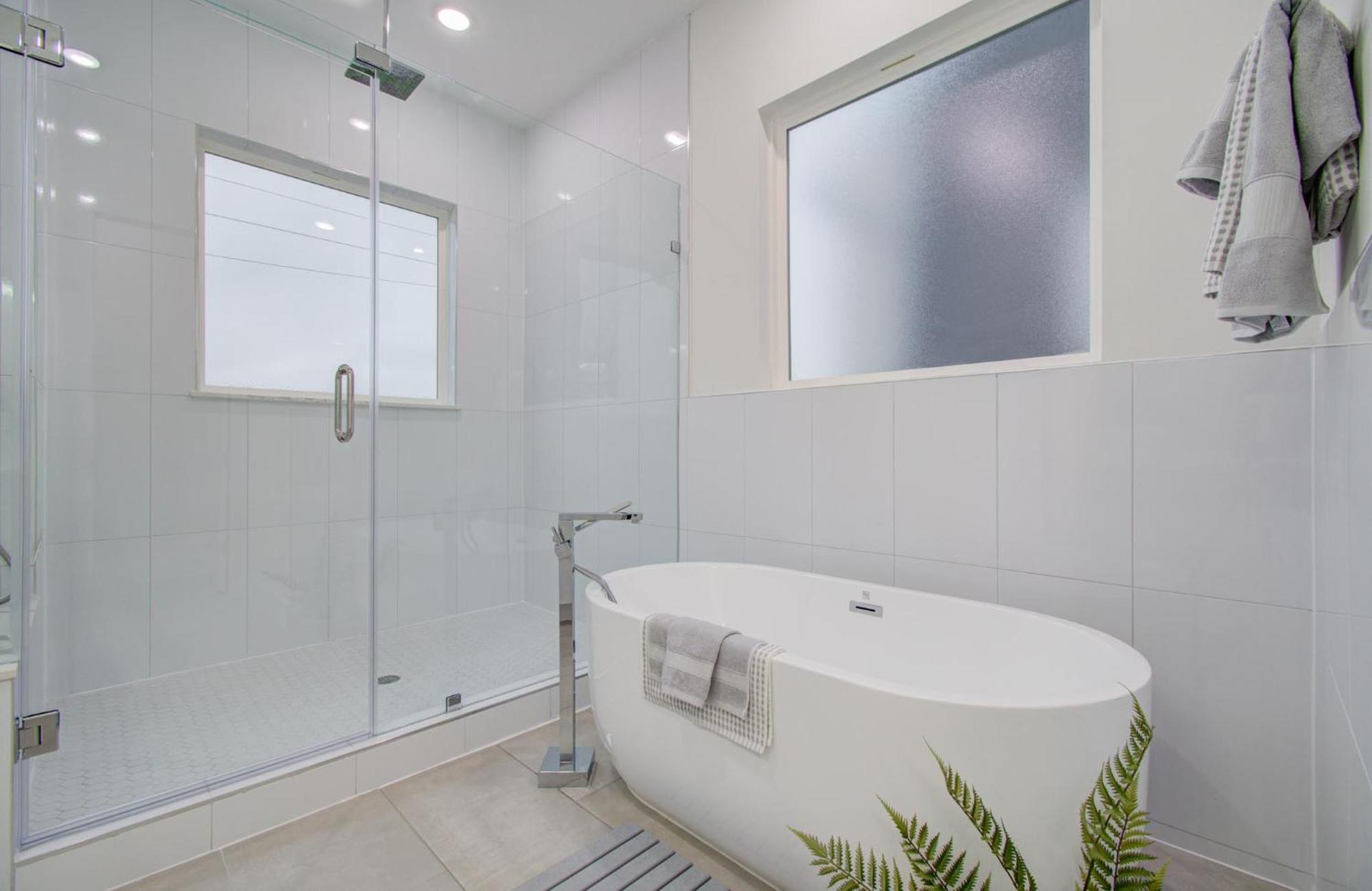 Eco-chic Modern, King Bed, 3br, 10 Min To Nrg, Dntwn & Med Center, Inquire For Dscnt Holiday home *