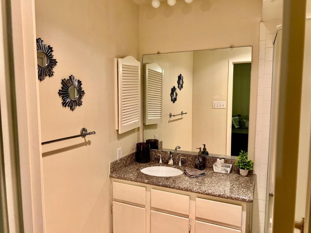 Cozy Chic Apartment Houston