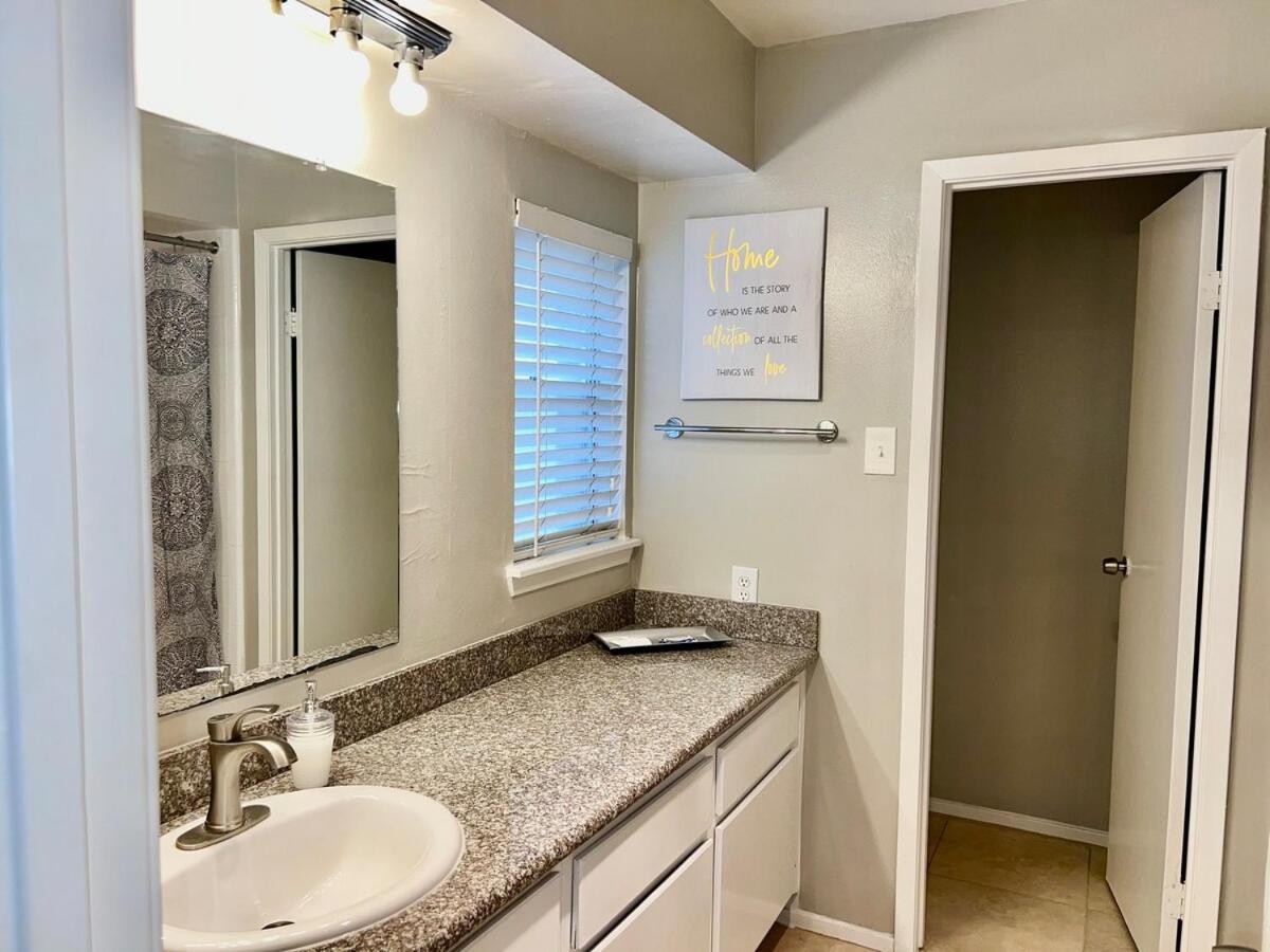 Cozy Chic Apartment Houston