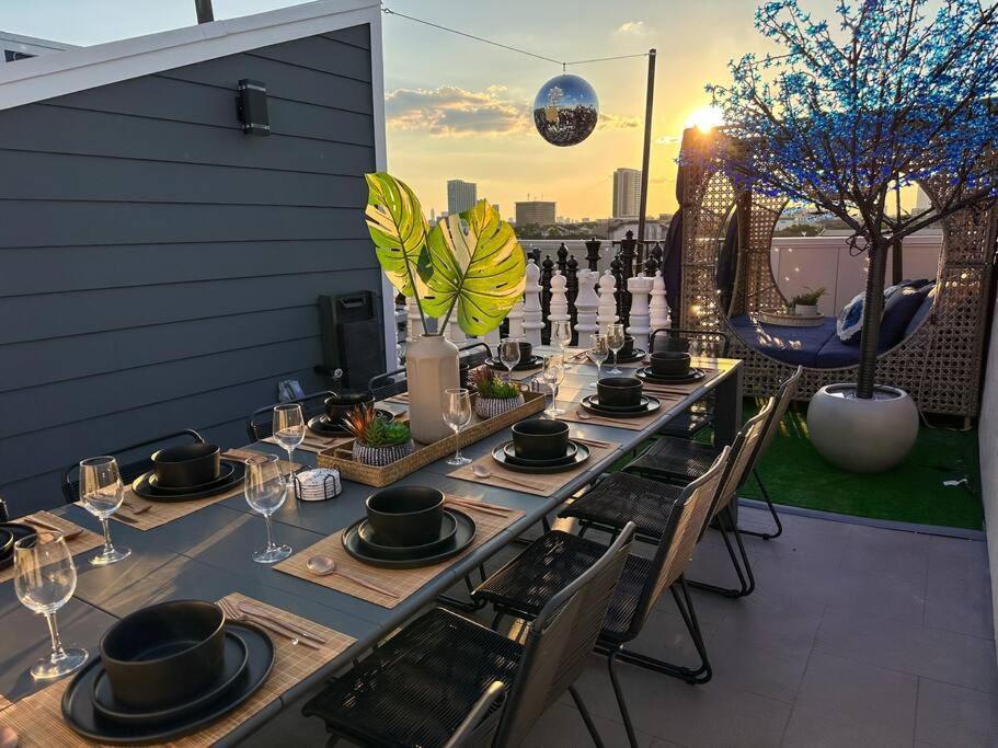The Oasis Checkmate Stunning Rooftop With Views *