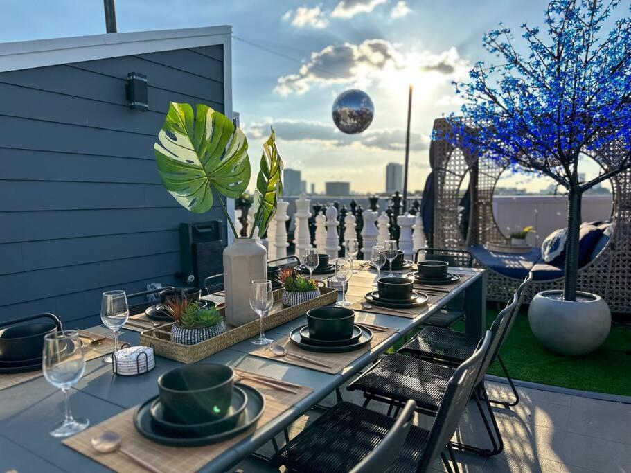 The Oasis Checkmate Stunning Rooftop With Views Houston