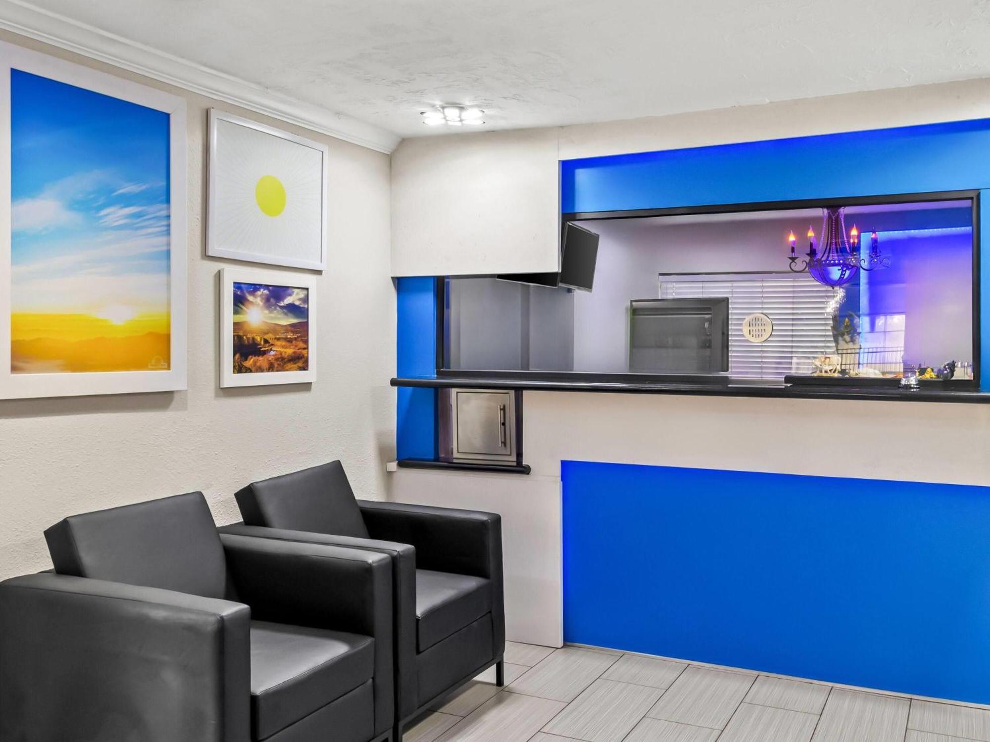 Days By Wyndham East Houston