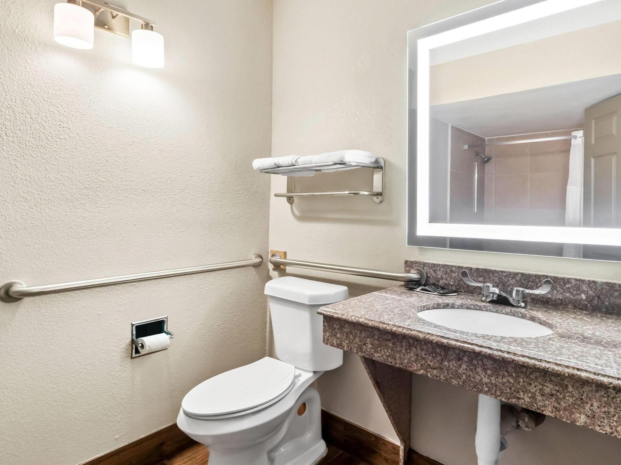 Hotel Days By Wyndham East 2*