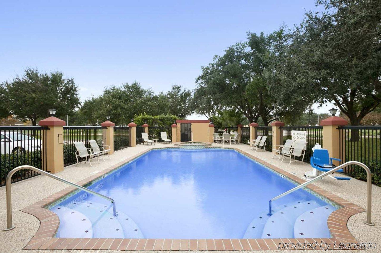 Hotel Hampton & Houston-westchase 3*